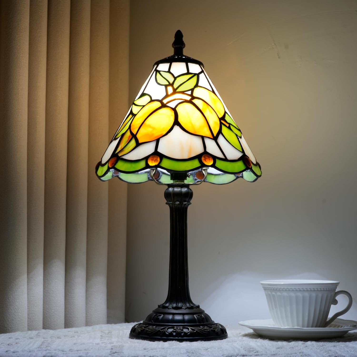Small Tiffany Lamp Stained Glass Lamp Yellow Apricot Fruit Decor Table Lamp for Living Room Corner Side Kitchen Bedroom Bedside Coffee Shops Home Office 8 Inch 90s 80s Vintage Style Desk Lamp