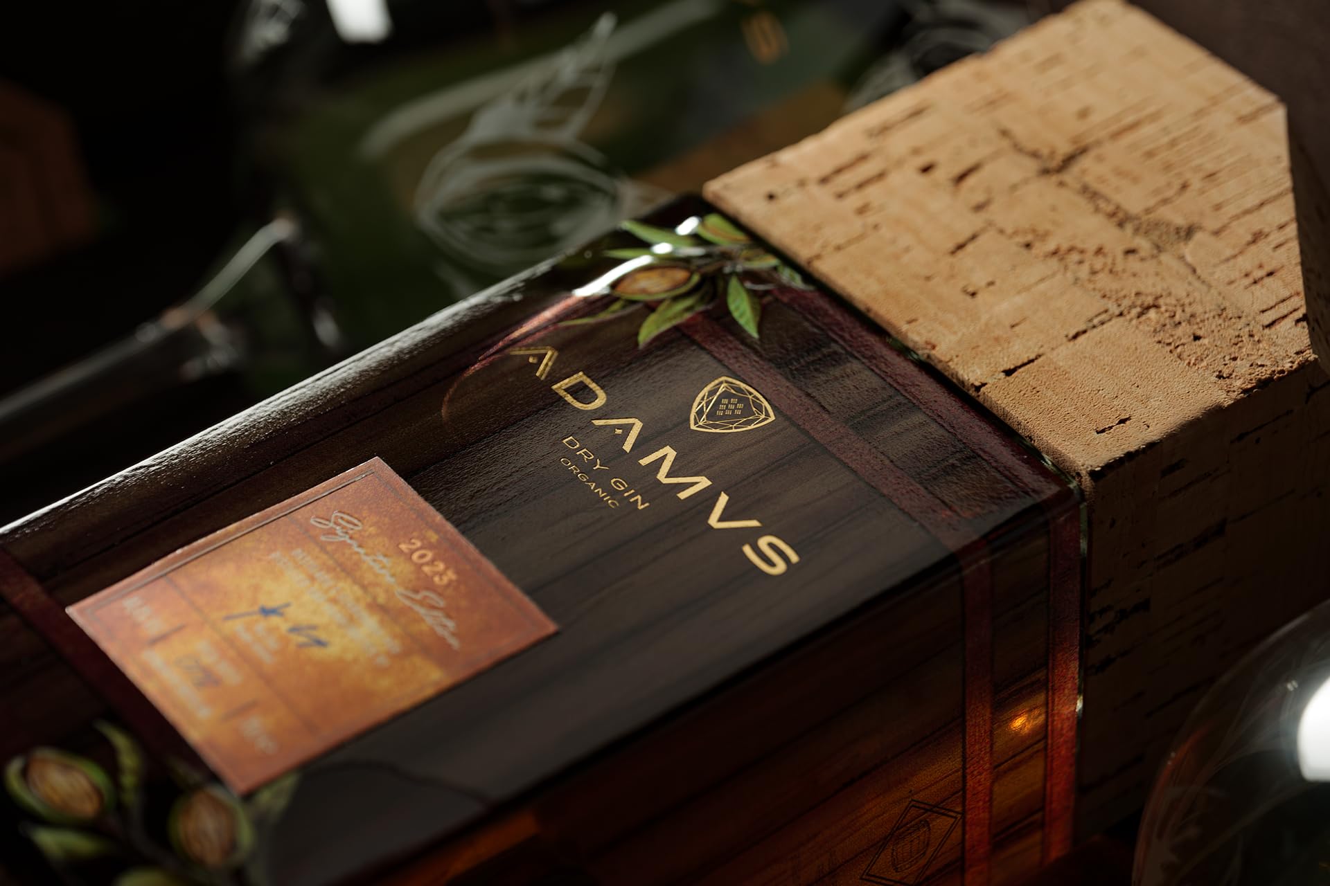 Caja de Regalo Adamus Ginebra Orgánica Signature Edition 2023-70cl | Incluye 2 Copas y 2 Bases de Corcho Natural