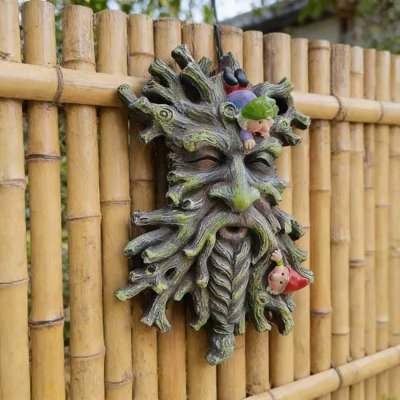 Whimsical Tree Face Garden Decoration ，Tree Faces Decor Outdoor Wallmounted Statue Art with Leaf Features, Outdoor Decor Garden Accessory (Green)