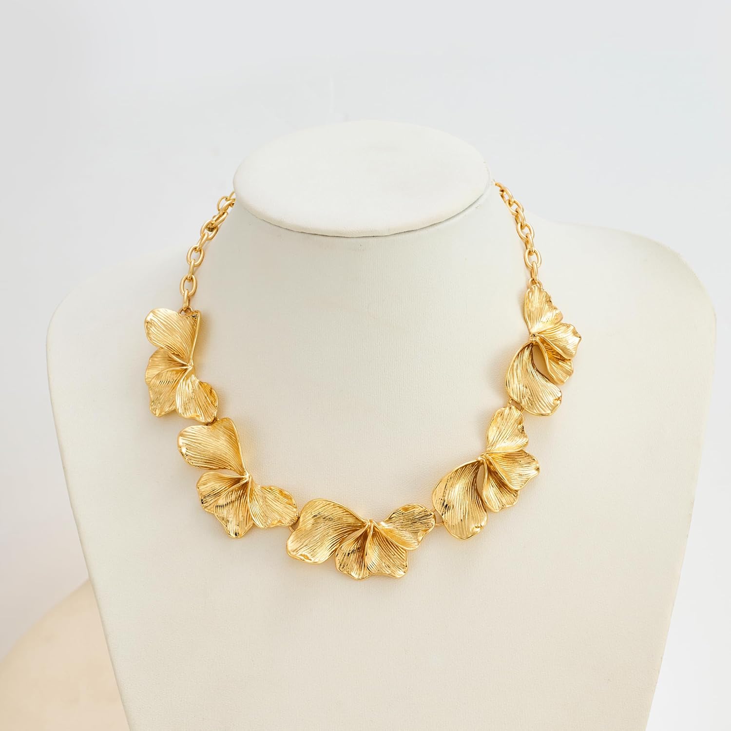 WOWORAMA Gold Statement Necklace for Women Boho Chunky Gold Necklaces Vintage Flower Choker Necklaces Trendy Sectored Floral Collar Necklace Jewelry - Image 5