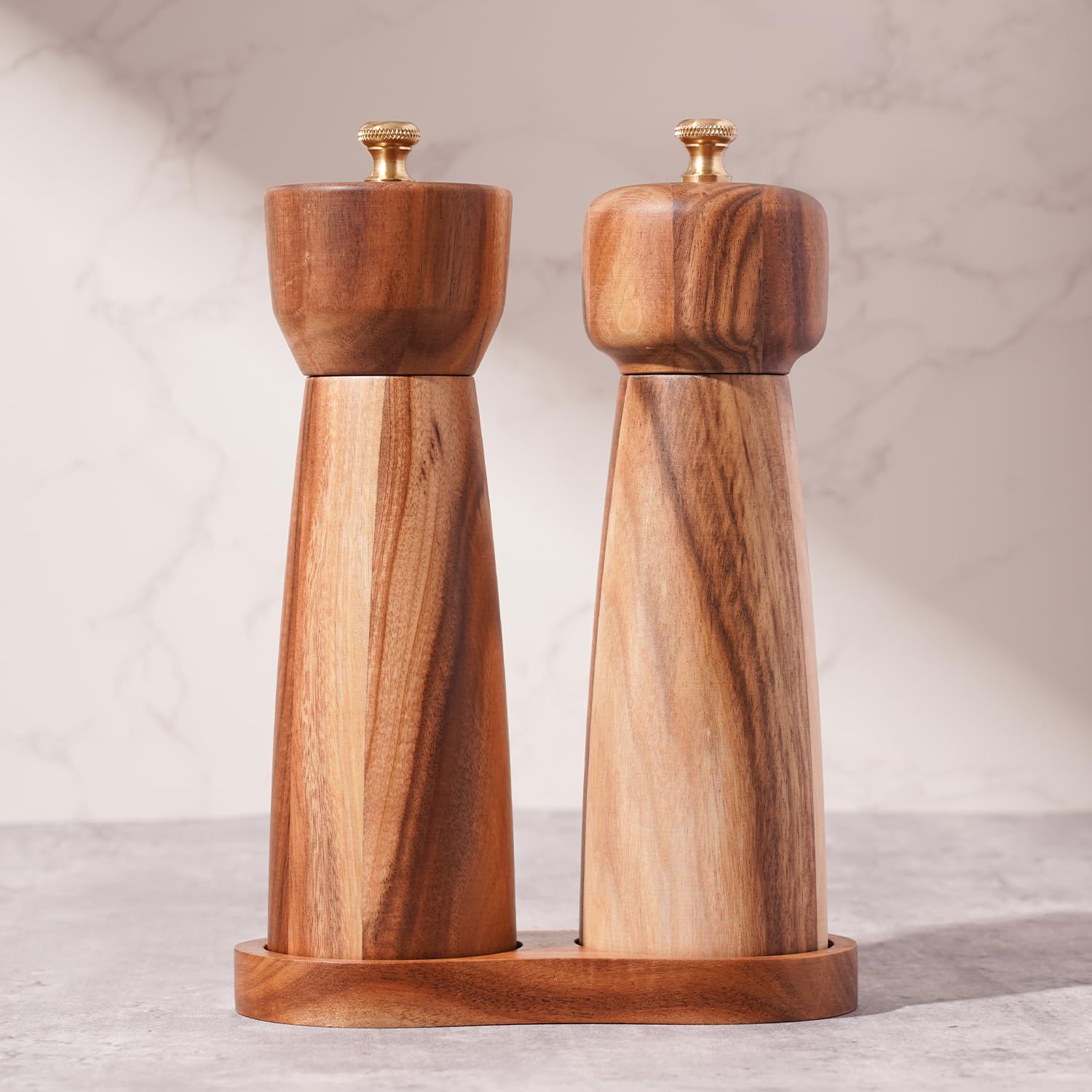 Ensemble de moulins à sel et à poivre avec dessous de moulin, broyeur réglable en céramique, moulin à sel, moulin à poivre en acier inoxydable, bois d'acacia, 20,5 cm de hauteur, fond