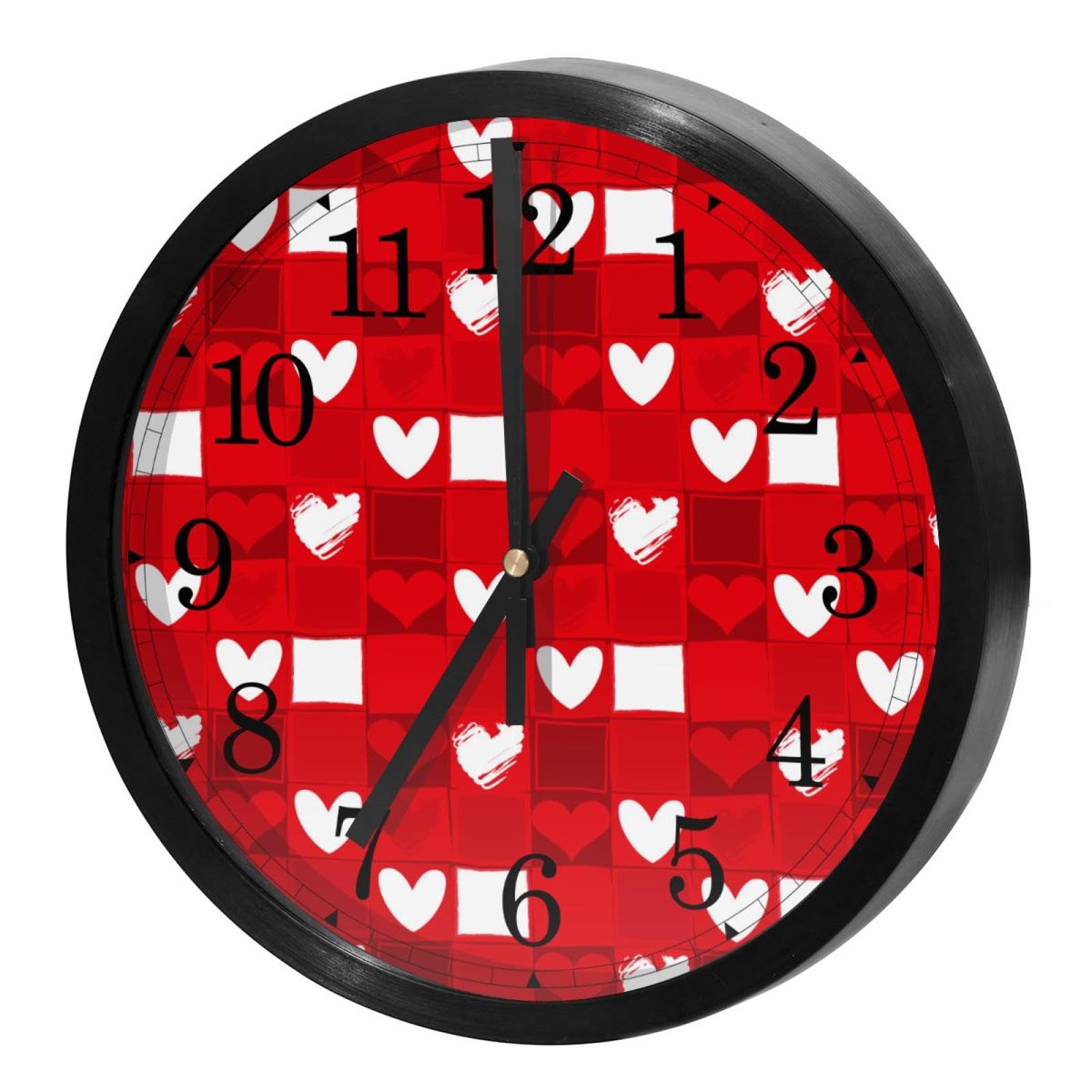 Horloge murale ronde rouge à carreaux pour décorer une cuisine familiale chaleureuse