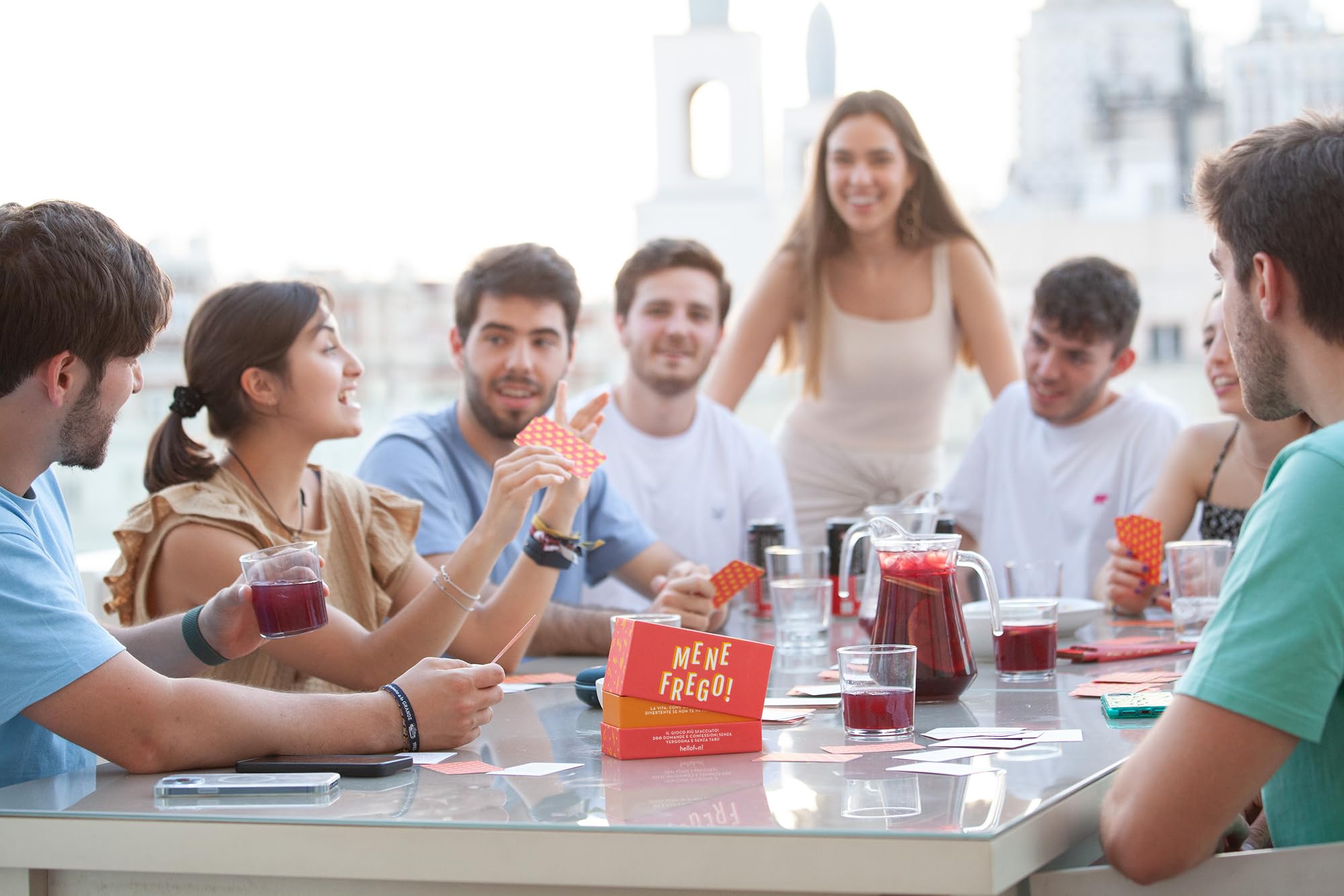 Hellofun! - Me ne frego. Il più divertente gioco da tavolo per adulti, 200 domande e confessioni senza vergogna o imbarazzo.