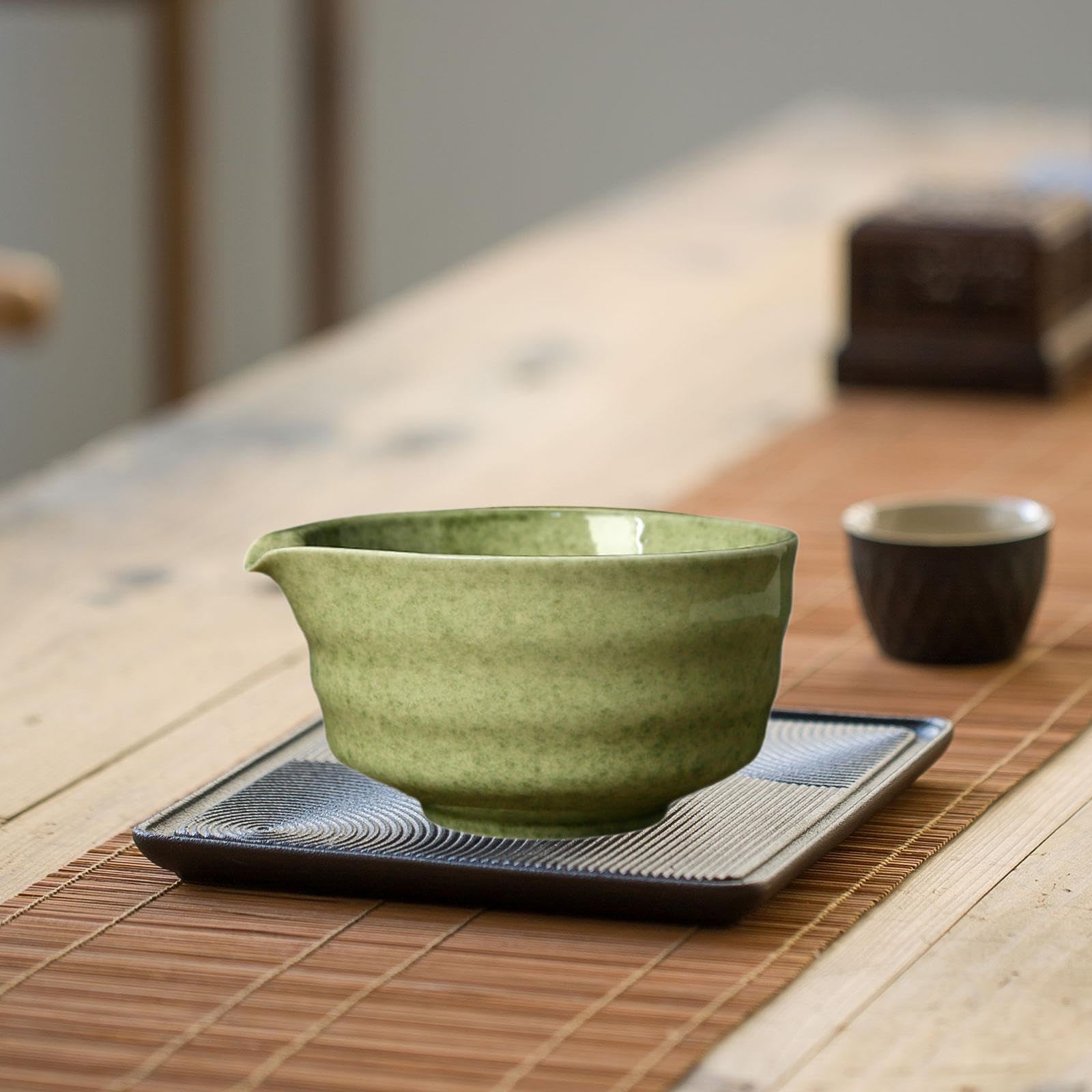 Matcha Schale Japanische Teeschale mit Ausguss Handgefertigte Porzellan Matcha Rührschüssel für Cremige Teezubereitung für Zuhause, Matcha Green