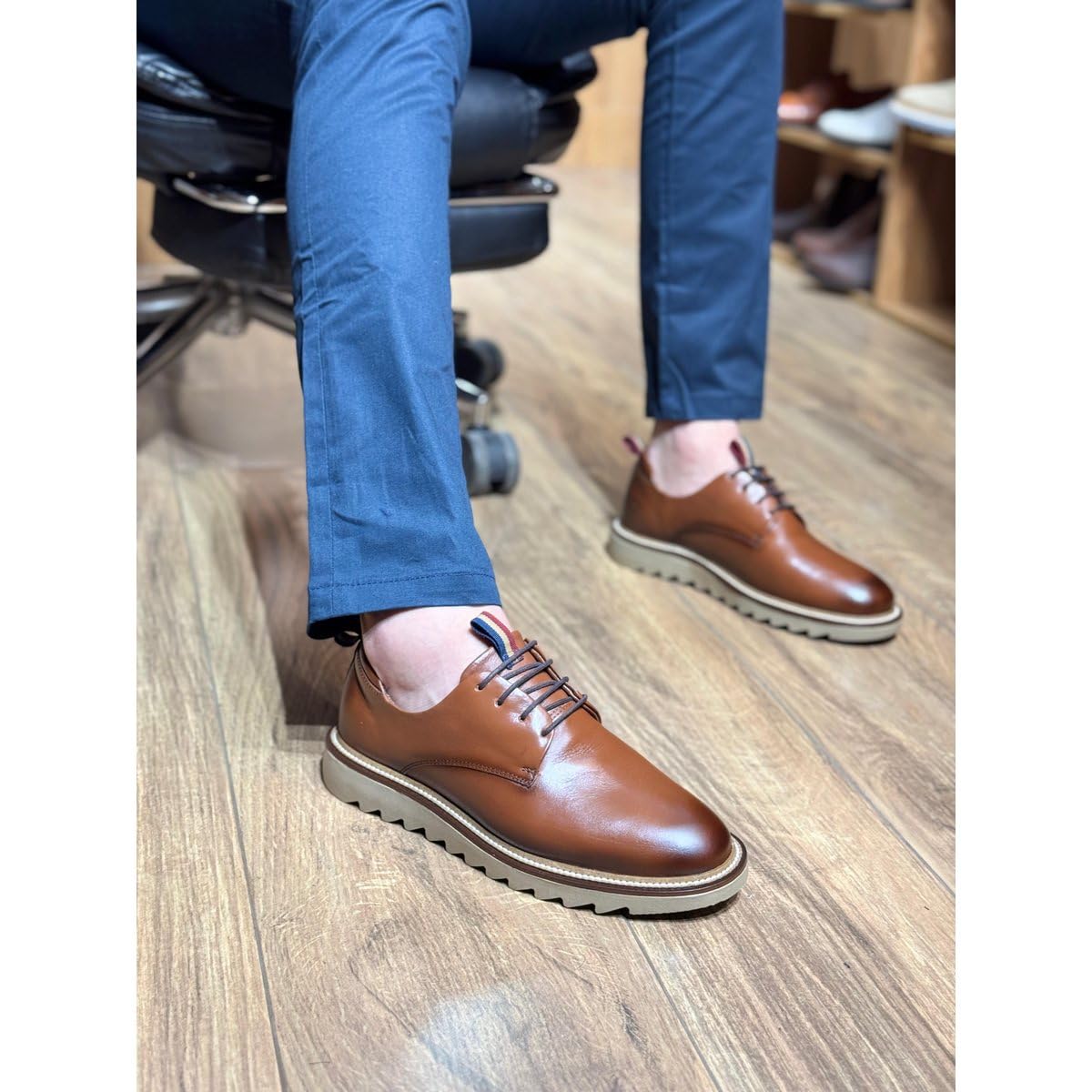 Sapato Casual Masculino Derby Tratorado Premium Couro Nobre em promoção! Veja a oferta e mais achadinhos de Sapatos 4 Hoje é o melhor dia para comprar Sapato Casual Masculino Derby Tratorado Premium Couro Nobre com aquele preço maroto! Promoção! Aproveite a oferta! 4