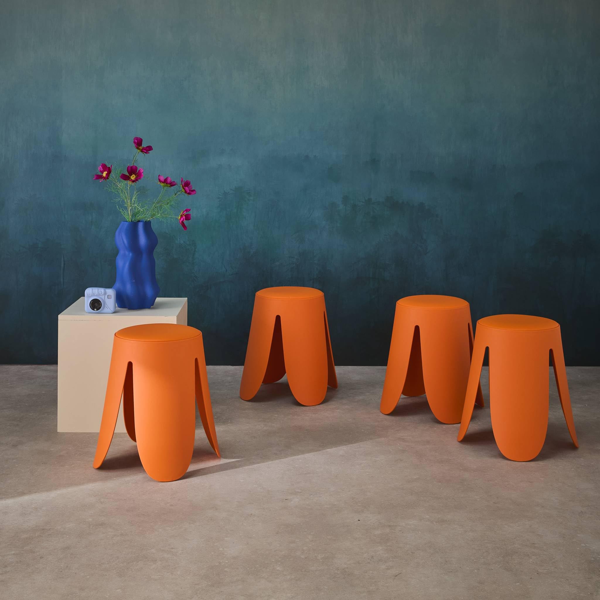 sweeek - Taburete apilable Polipiel, Set de 4, Niki, Naranja, 44x44x46 cm