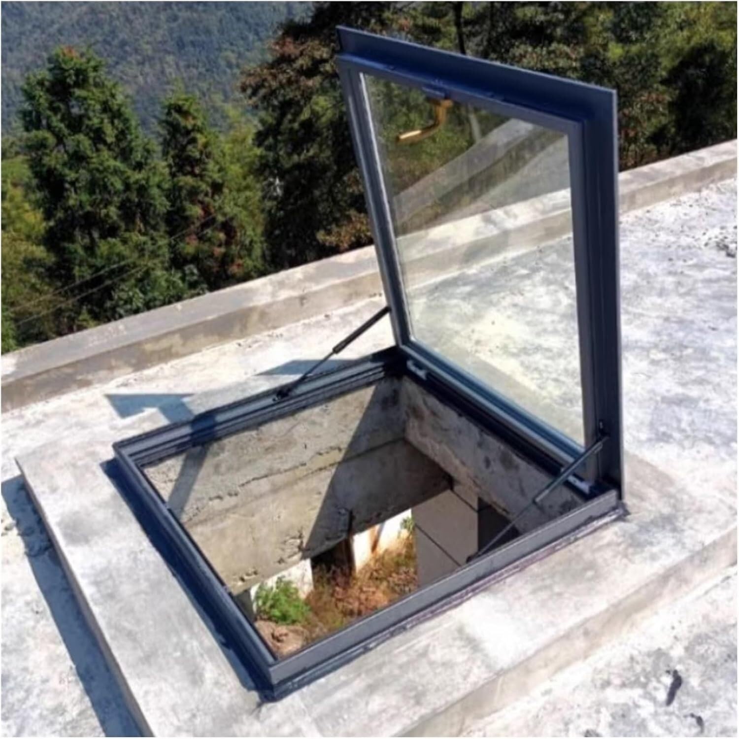 VUIKLCty Attic Roof Hatch, Double-layer Tempered Glass, Basement/sunroom/rainproof Exit Window Manhole Cover(94 * 94cm)