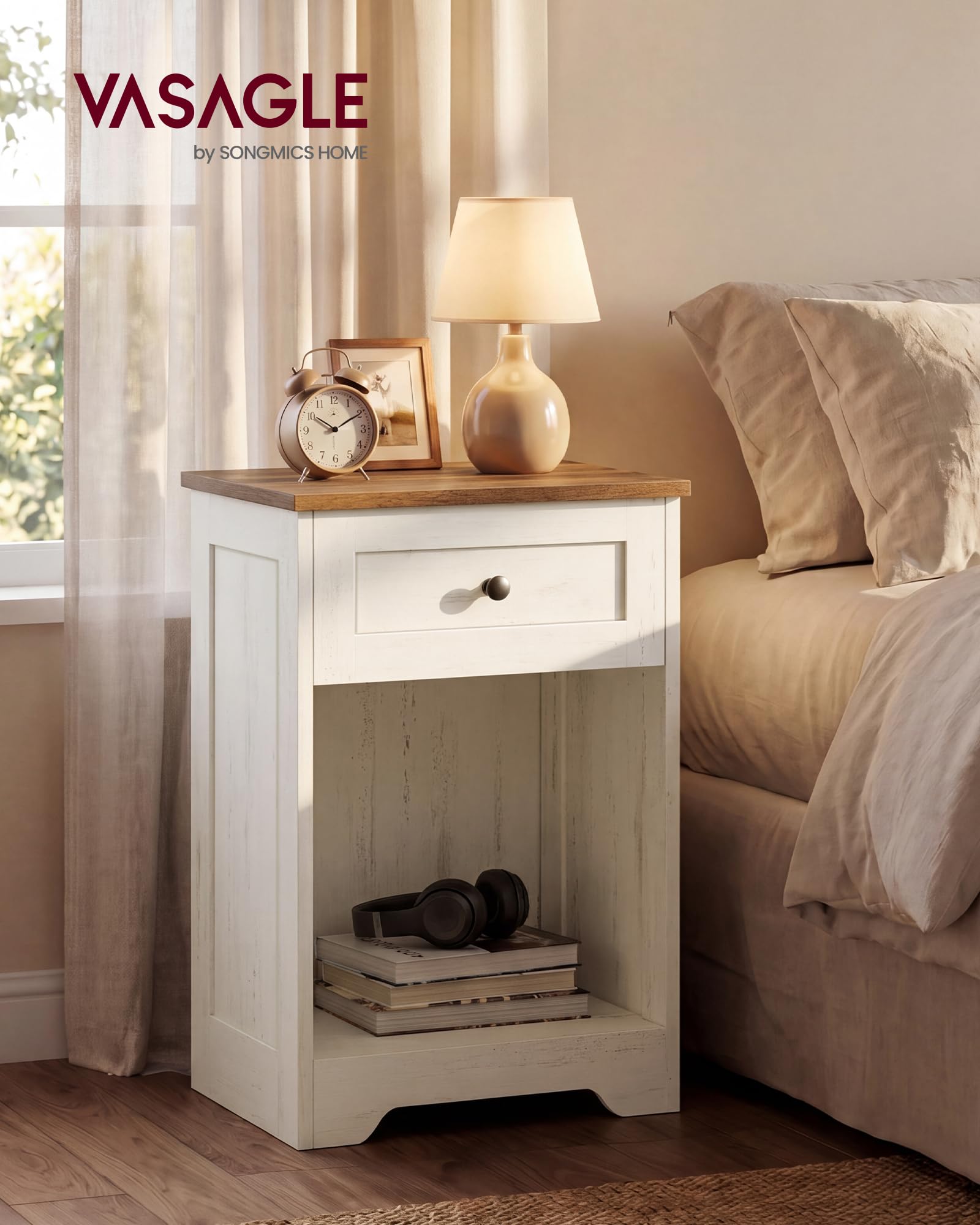 VASAGLE Table de Chevet en Bois avec Station de Charge, Table de Nuit avec Ports USB et 1 Tiroir, 40 x 30 x 59 cm, Blanc Nuage et Brun Chaud, Style Champêtre, Collection Siren LET628WJ01