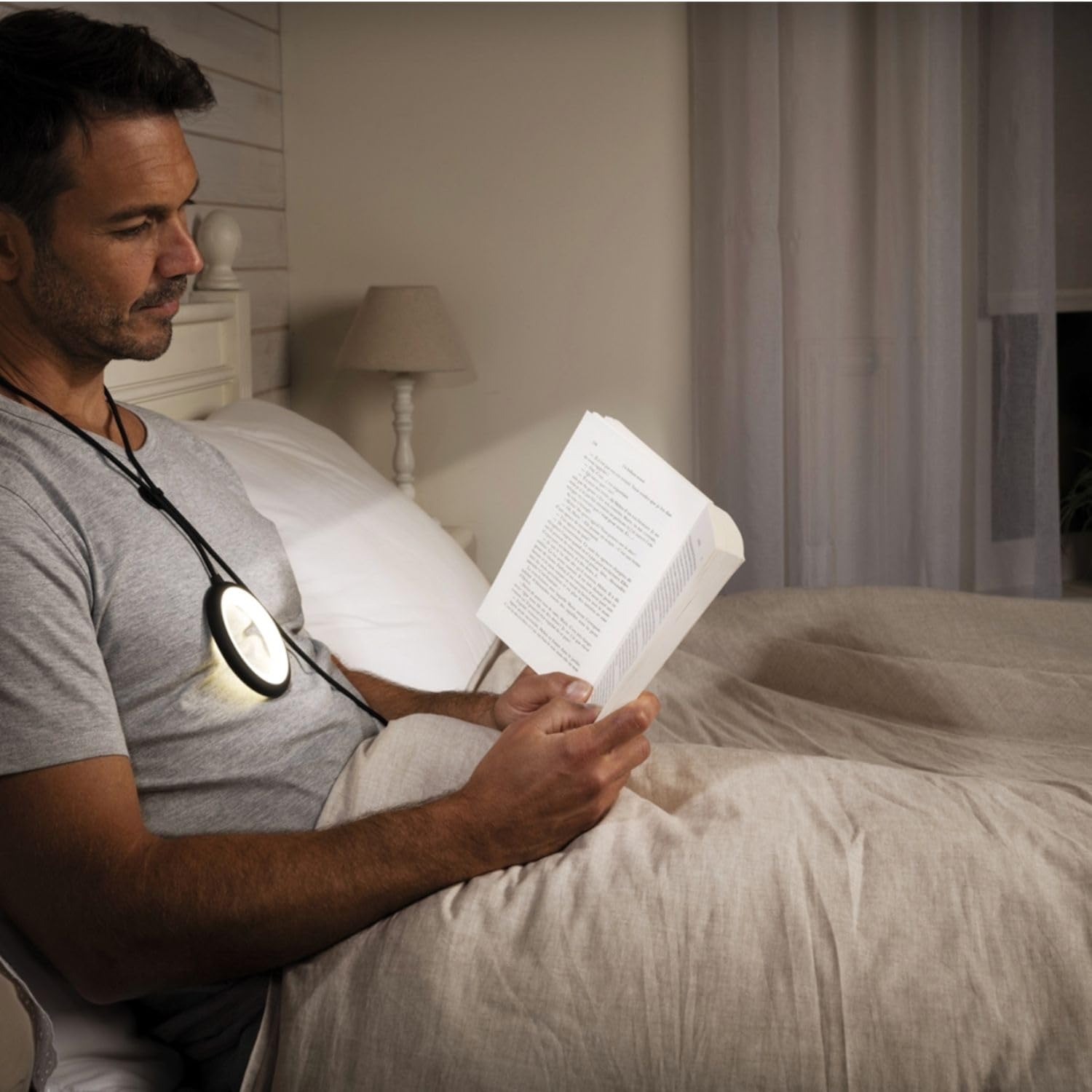 Lampada da Lettura Bily Nera, Nomade e Compatta, LED con 3 Livelli di Luminosità, Funziona senza Batterie né Pile, Ideale per Lettura, Lavoro a Maglia, Viaggio