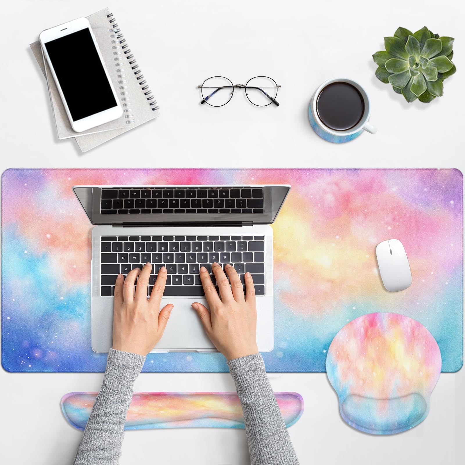 Arttown Alfombrilla de escritorio iridiscente con diseño de nube 4 en 1, diseño ergonómico colorido de cielo estrellado, almohadilla de escritorio grande + reposamuñecas para teclado + reposamuñecas