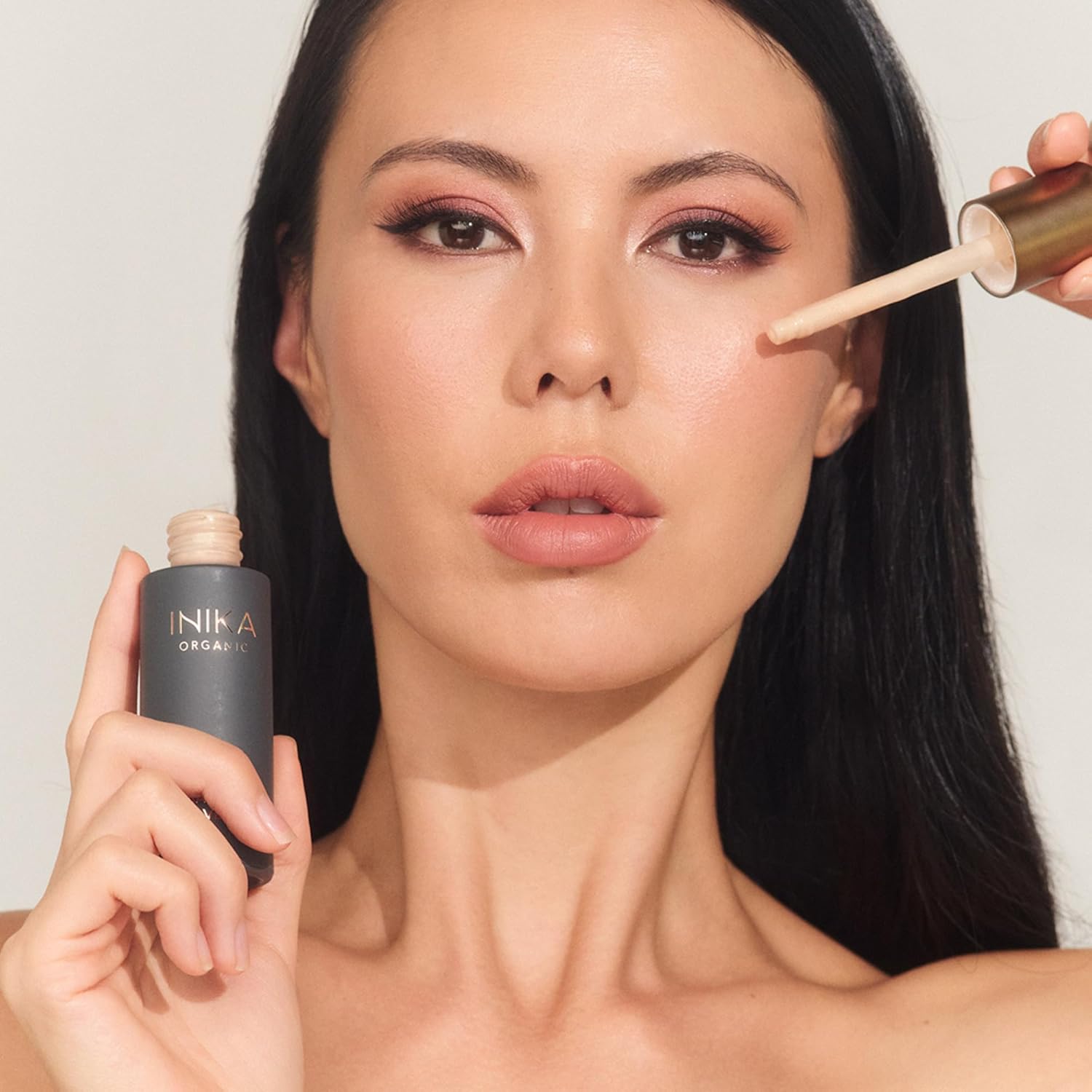 INIKA Organic Radiant Glow | Illuminate & Prime. Dewy, radiant Finish. Beautifying Primer, Nourishing Moisturiser, Finishing Highlighter. 100% Natural, 72% Organic Ingredients. Alcohol Free. 30mL - Image 2