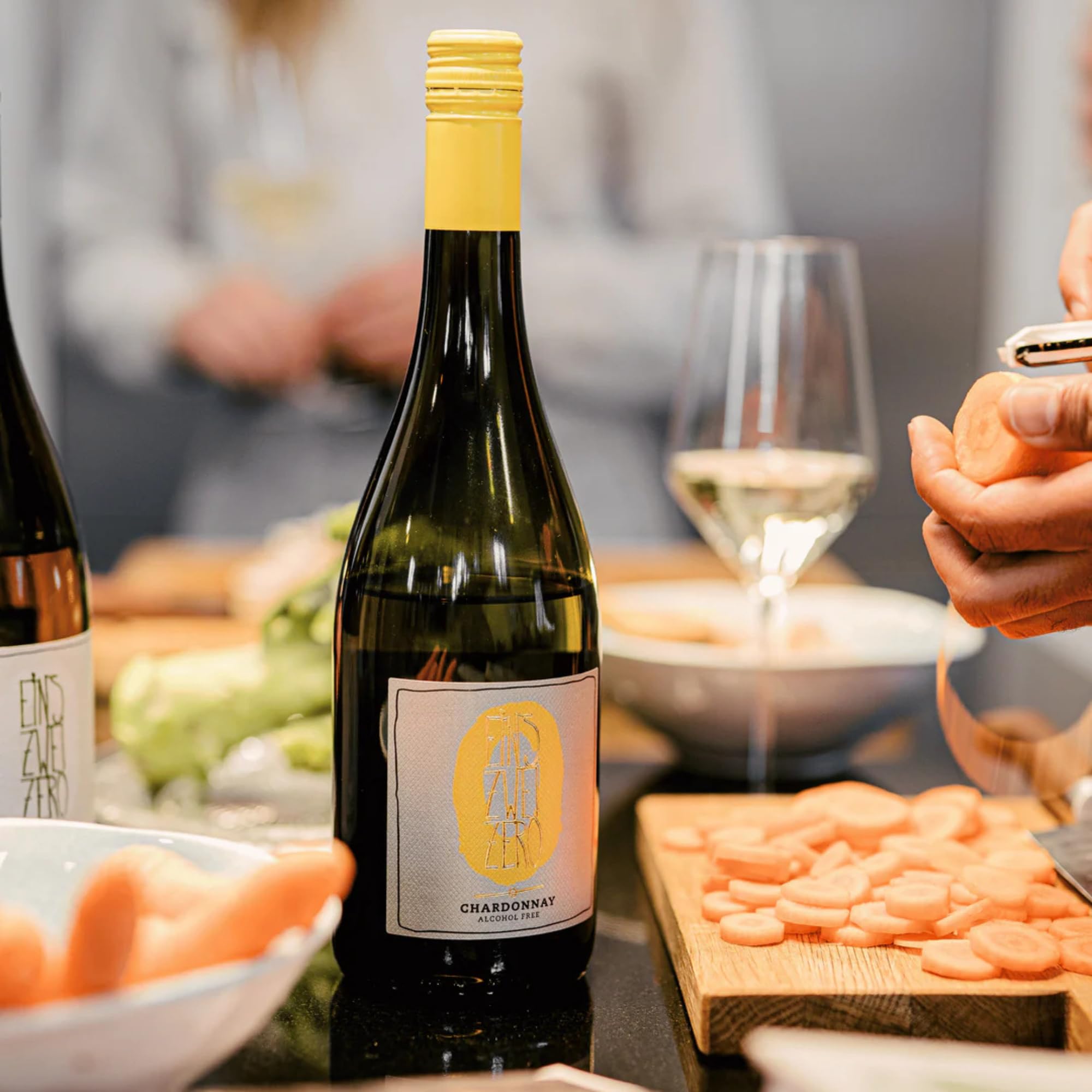 EINS-ZWEI-ZERO Chardonnay alkoholfrei – 6x0,75L – Weingut Leitz – Premium alkoholfreier Weißwein – fruchtig & elegant – alkoholfreier Genuss aus Deutschland - inkl. gratis Weinausgießer