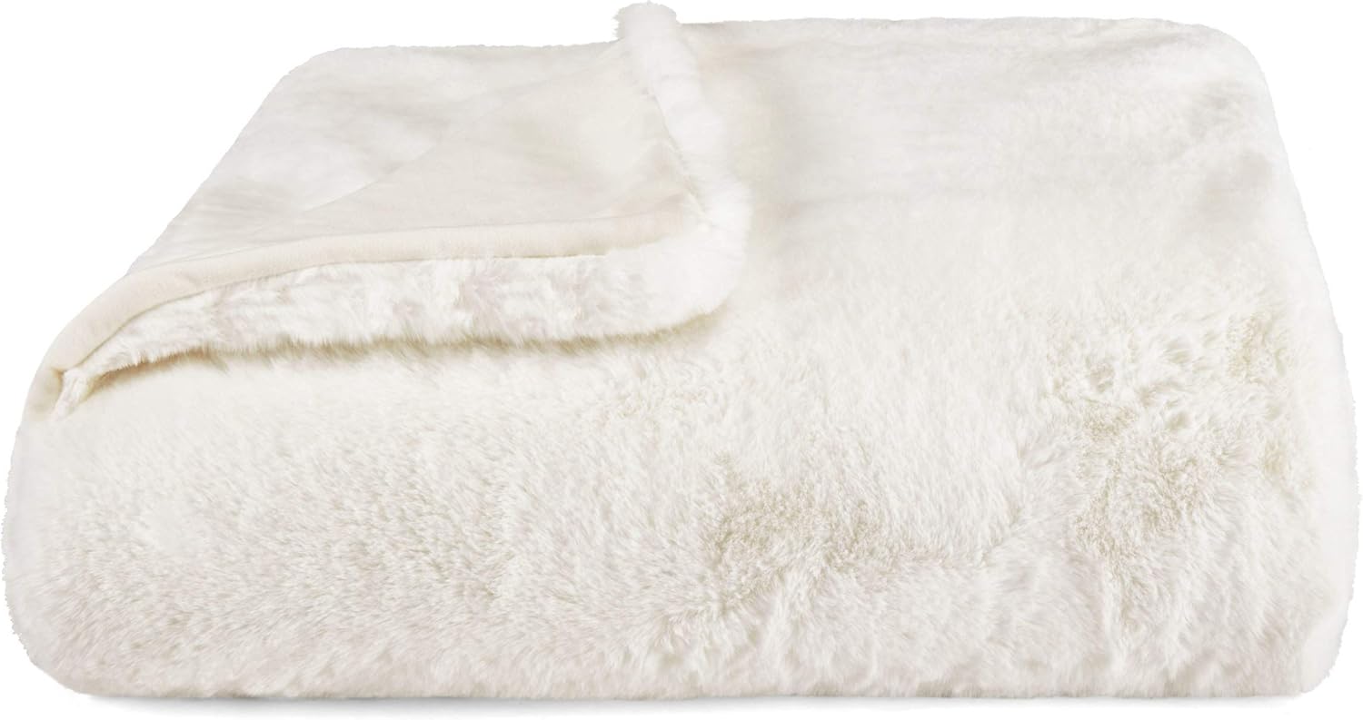 Vera Wang Lapin Faux Fur White Throw Blanket, 50 x 60 Amazon.ca Home