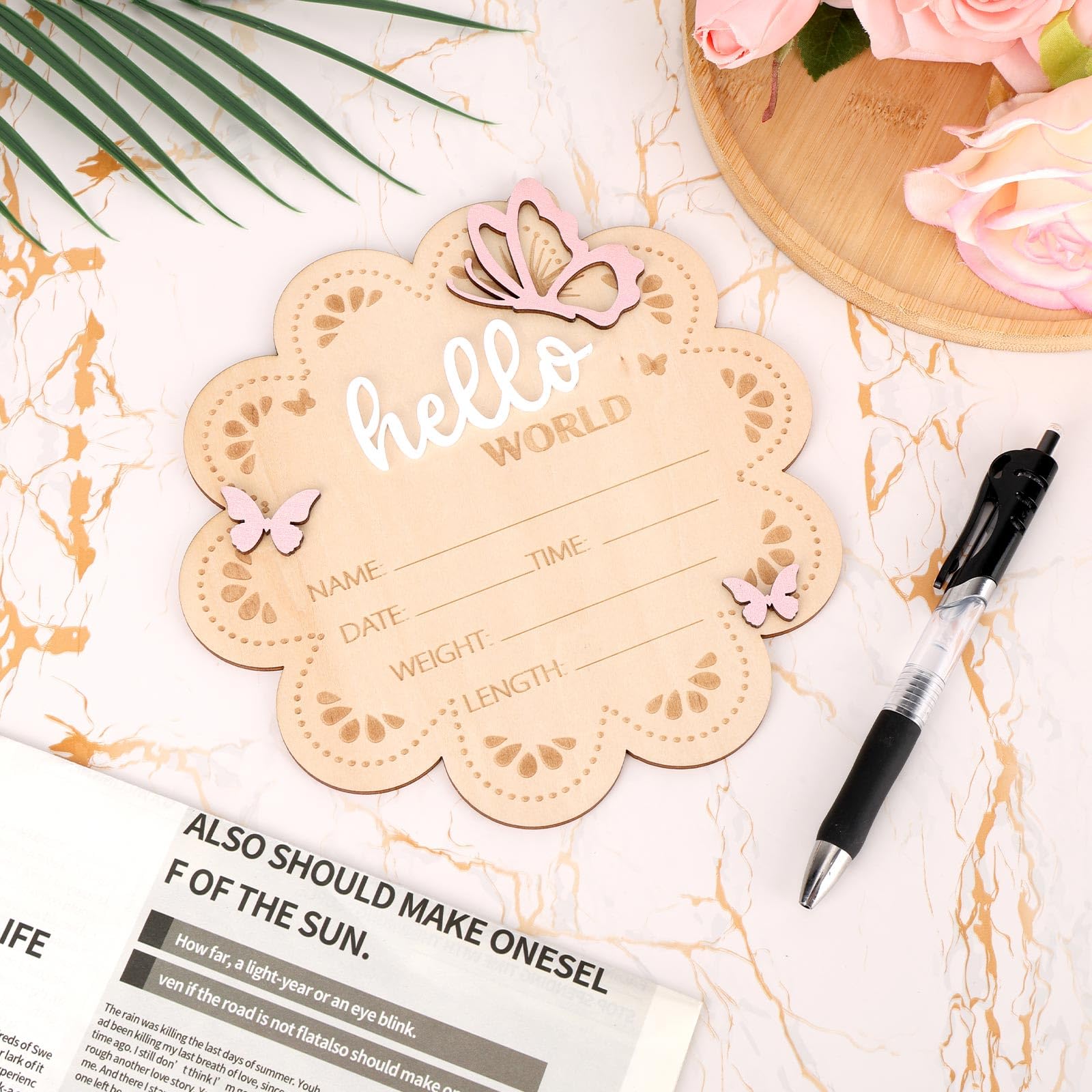 Bonjour le Monde Panneau Annonce de Naissance, Papillon en Bois Plaque Nominative pour Bébé Panneau d'Annonce Naissance pour Accessoires Photo Baby Shower Hôpital Décoration Chambre d'Enfant