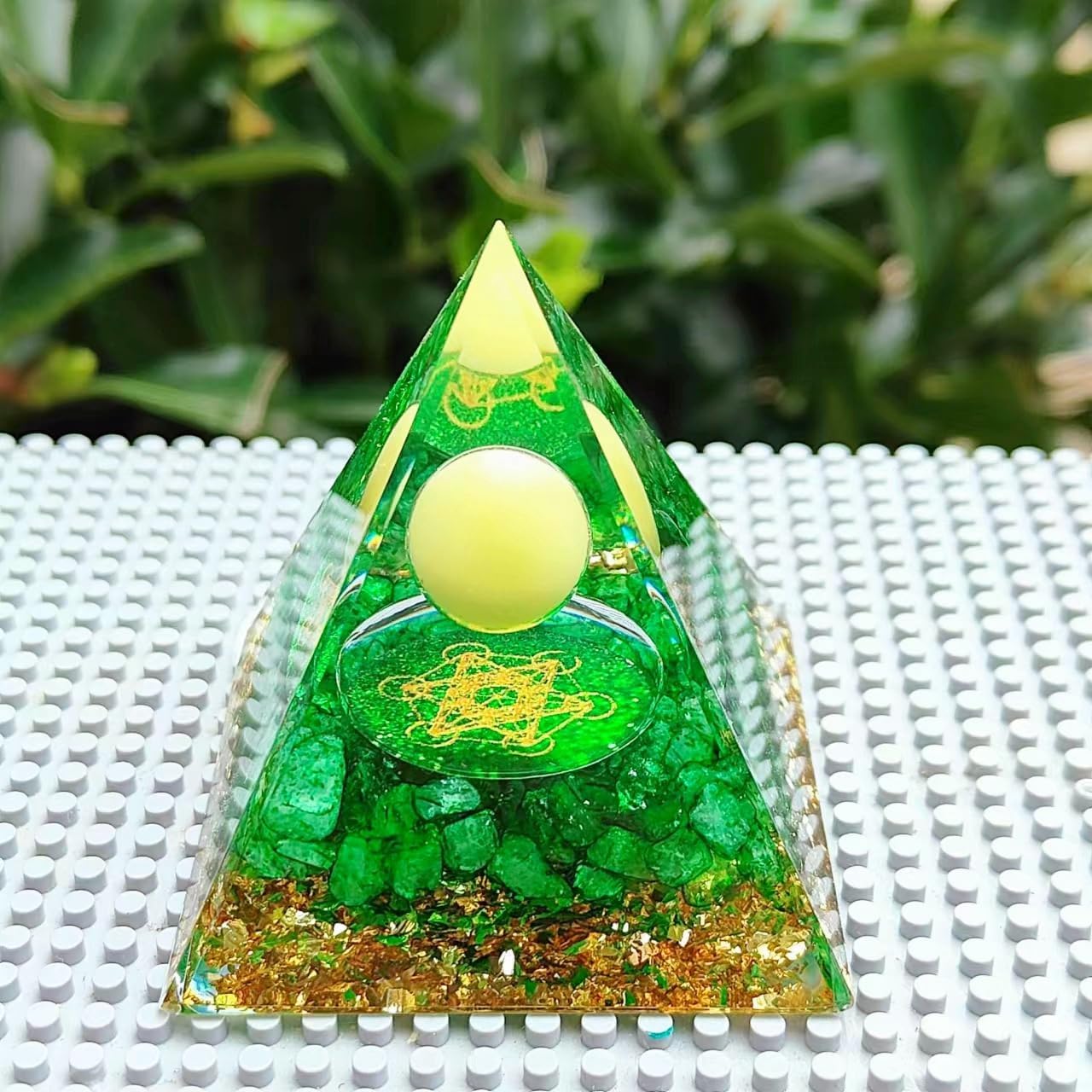 – Moonstone Crystal Orgone Pyramid, Ogan Crystal Energy Tower, Nature Reiki Chakra Crushed Stone Jewelry, Crystal Pyramid (Green+Yellow 1)