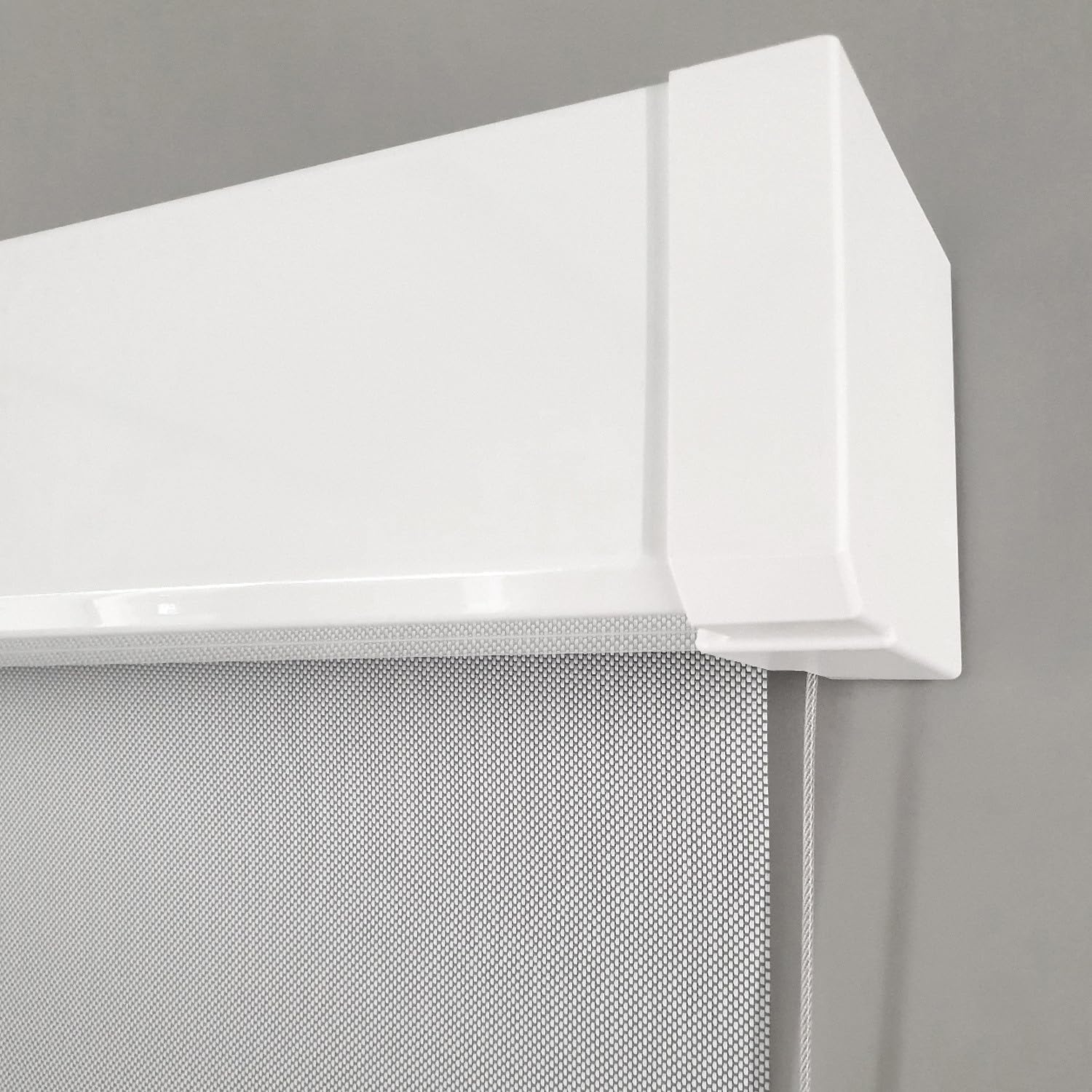 MADECOSTORE Tenda da sole motorizzata con interruttore – baule bianco – grigio chiaro – L150 x H300 cm