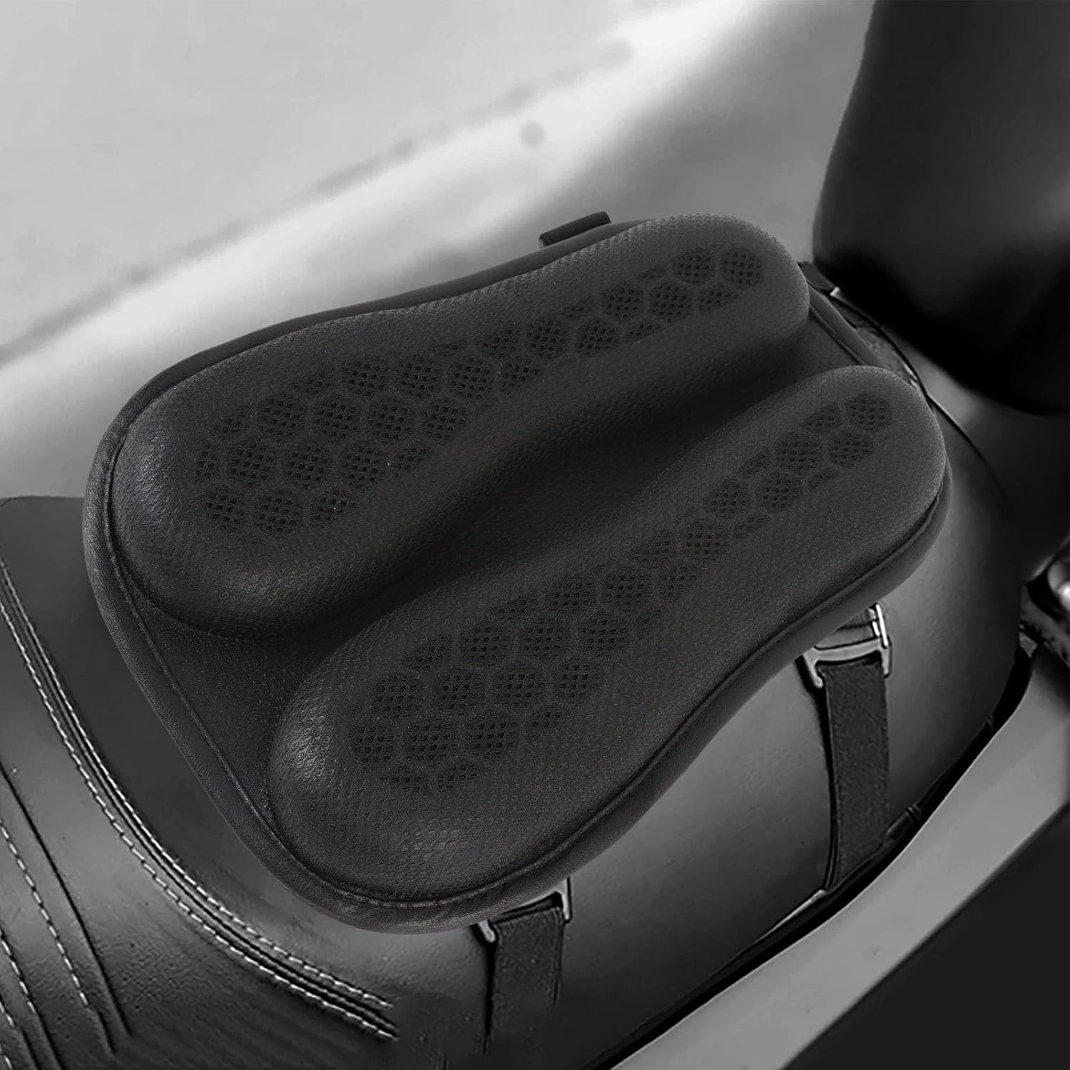 Passenger Motorcycle Gel Rear Seat Cushion, 3D Honeycomb Structure Breathable Shock Absorption Breathable Motorcycle Gel Seat Rear Pad for Comfortable Long Rides
