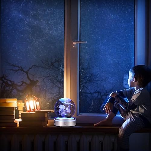 Miniatura 6 de Bola de cristal 3D con base de luz LED, lámparas únicas grabadas con láser para niños, regalos de medusas, amantes de las medusas, novia, esposa,
