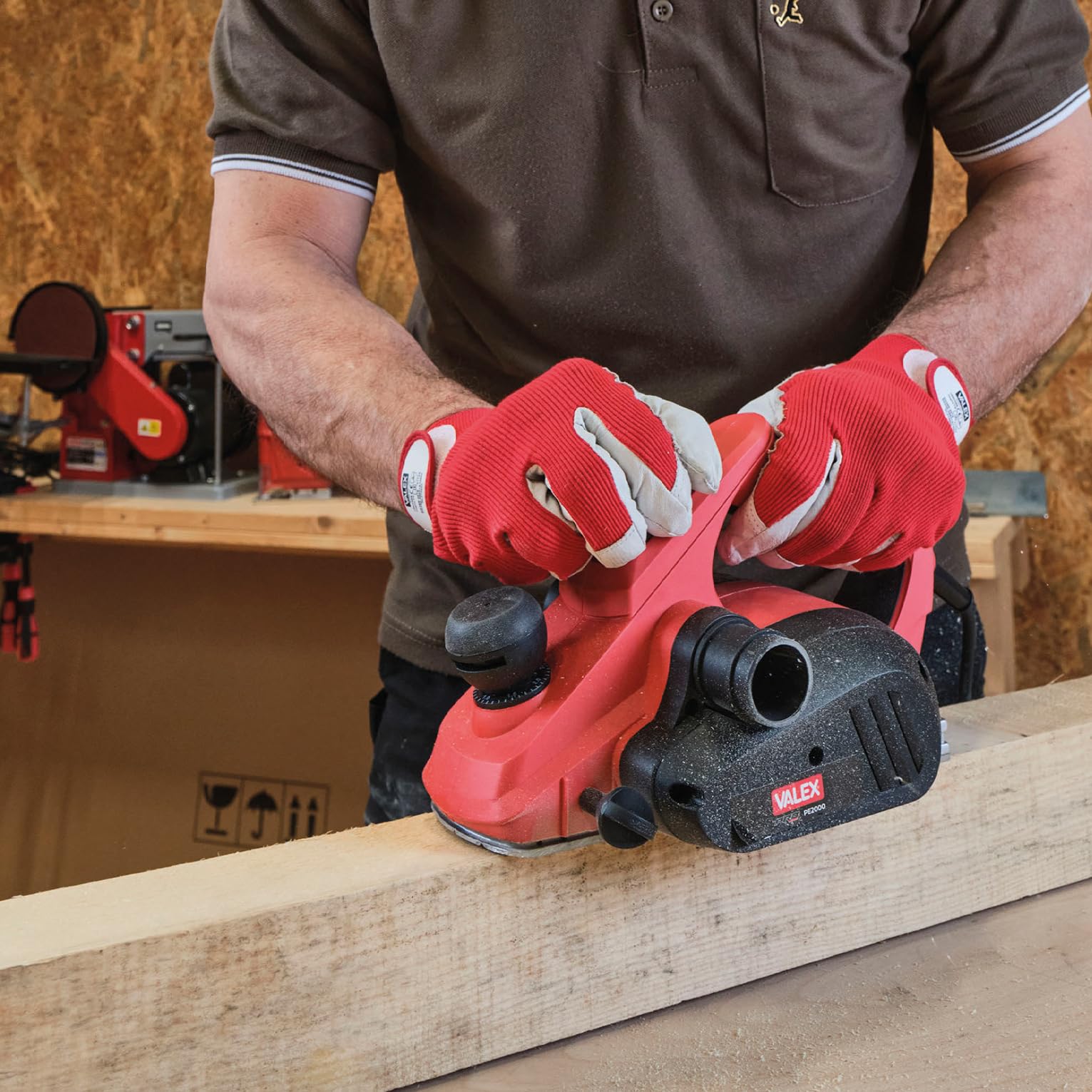 Valex Pialla Elettrica PE2000, 850W, pialletto per legno, 16500 giri/min, 2 lame reversibili, cinghia di trasmissione di ricambio e sacchetto aspirapolveri inclusi