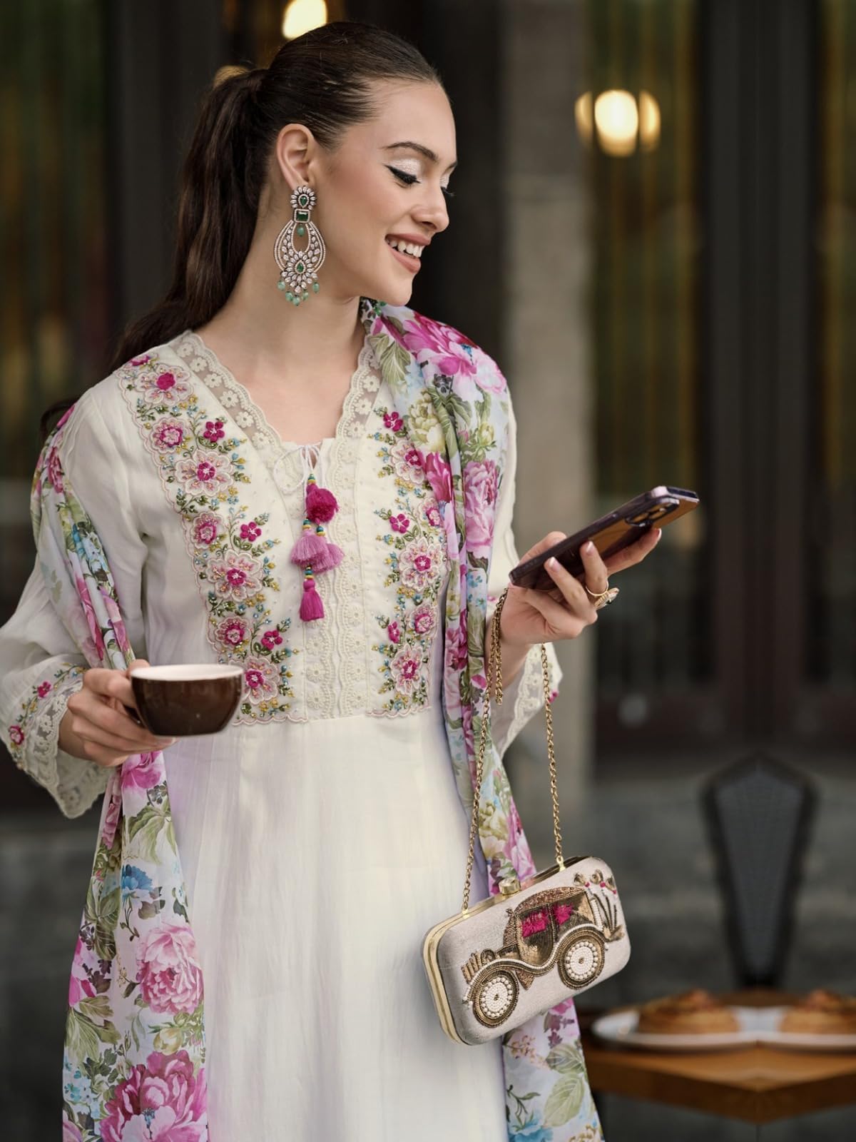 Kurti svasato da donna con ricamo Zari e Dupatta floreale - Set etnico da 3 pezzi
