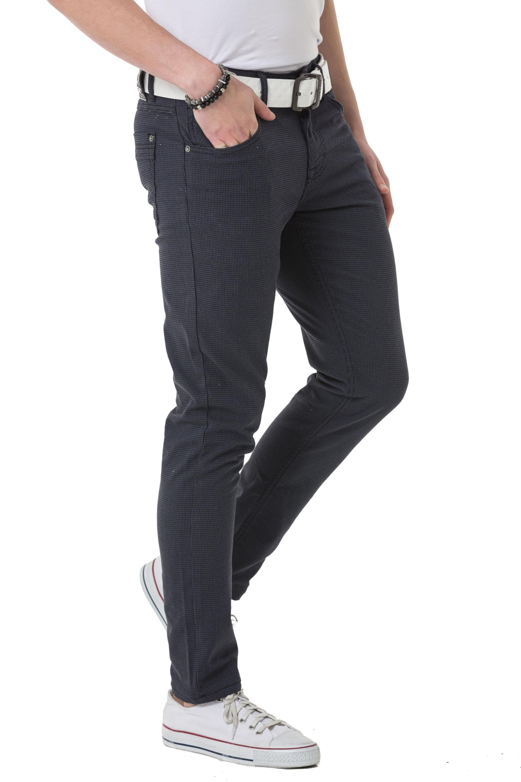 Cipo & Baxx Herren Fashion Hose | Destroyed, Ripped & Used Look Denim mit Ziernähten | Fashion & Biker Style | Denim Hose für Herren mit Slim oder Regular Fit, Bikerstyle, Strass, Destroyed Effekte, Fünf Taschen und Knopf/Reißverschluss