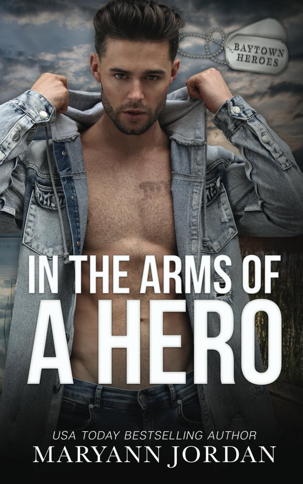 In the Arms of a Hero (Baytown Heroes)