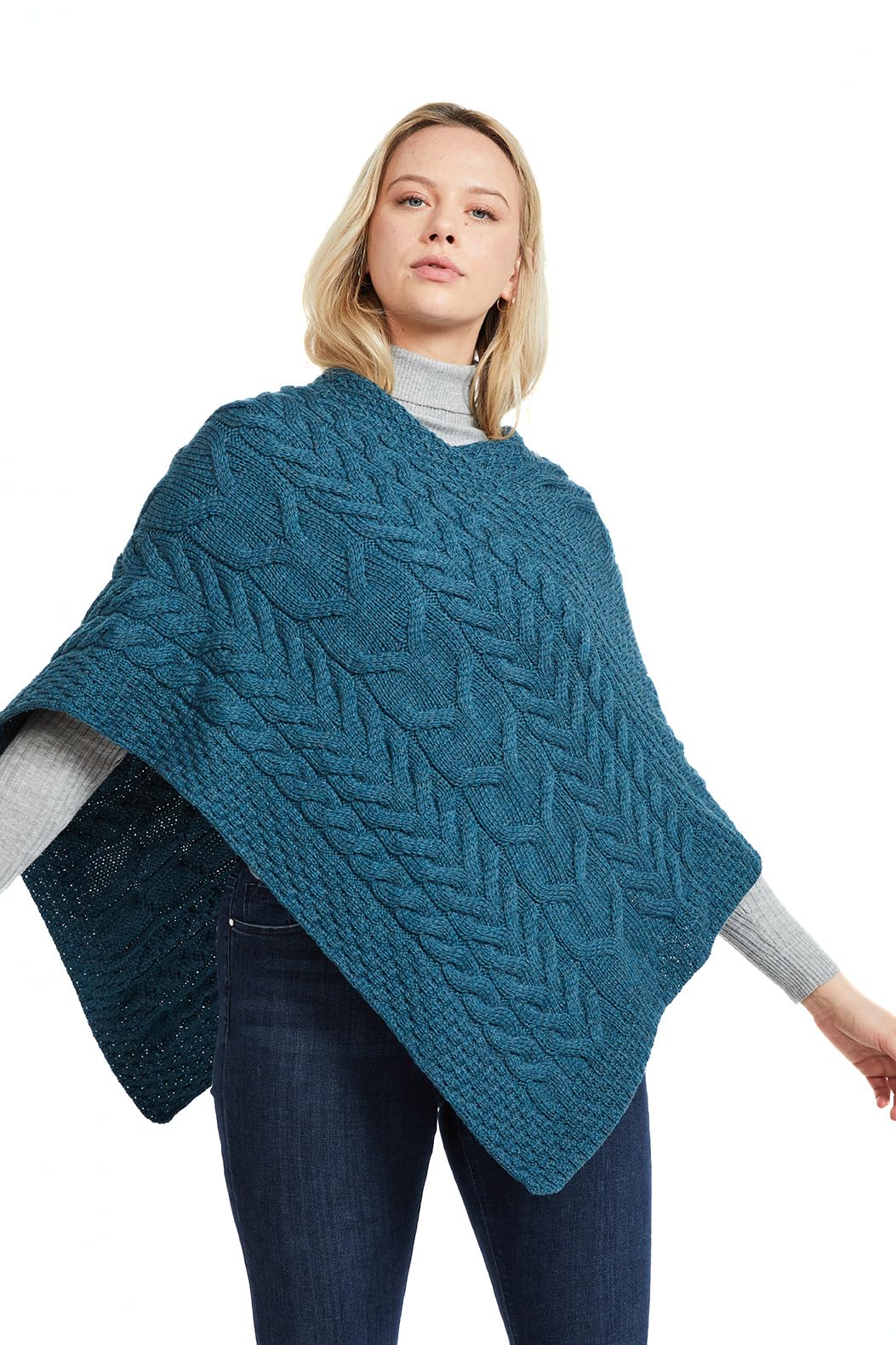 Aran Woollen Mills Poncho en Tricot Irlandais pour Femme Cardigan Triangulaire en Laine Mérinos Supersoft Fabriqué en Irlande