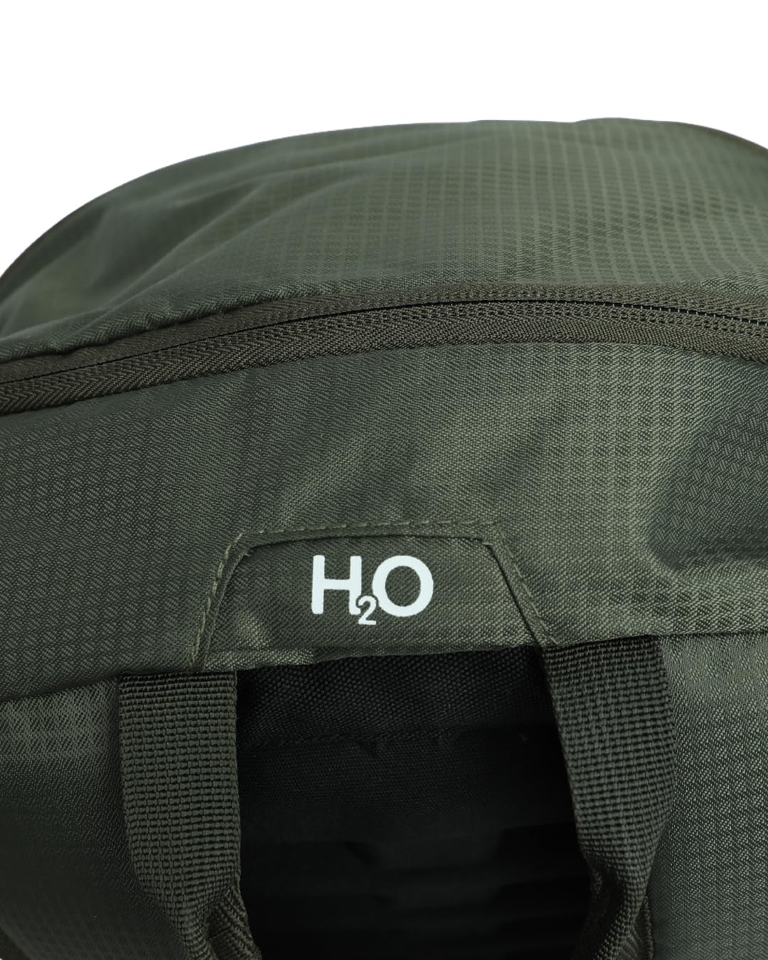 Izas Parker Mochila de 30L para Montaña, Senderismo o Gimnasio con Múltiples Bolsillos y Refuerzo en Espalda. Mochila Deportiva Transpirable con Tiras Ajustables y Cubre Mochilas Impermeable. Caki