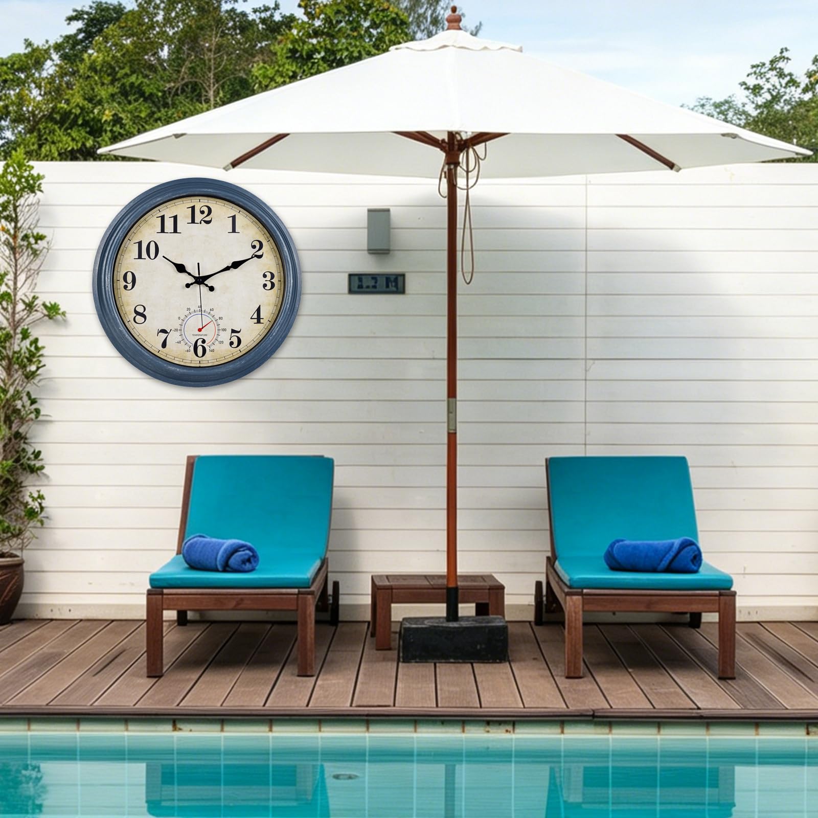 Grande horloge murale d'extérieur étanche avec thermomètre - Horloge murale rustique pour salle de bain, terrasse, piscine (40,6 cm, bleu)