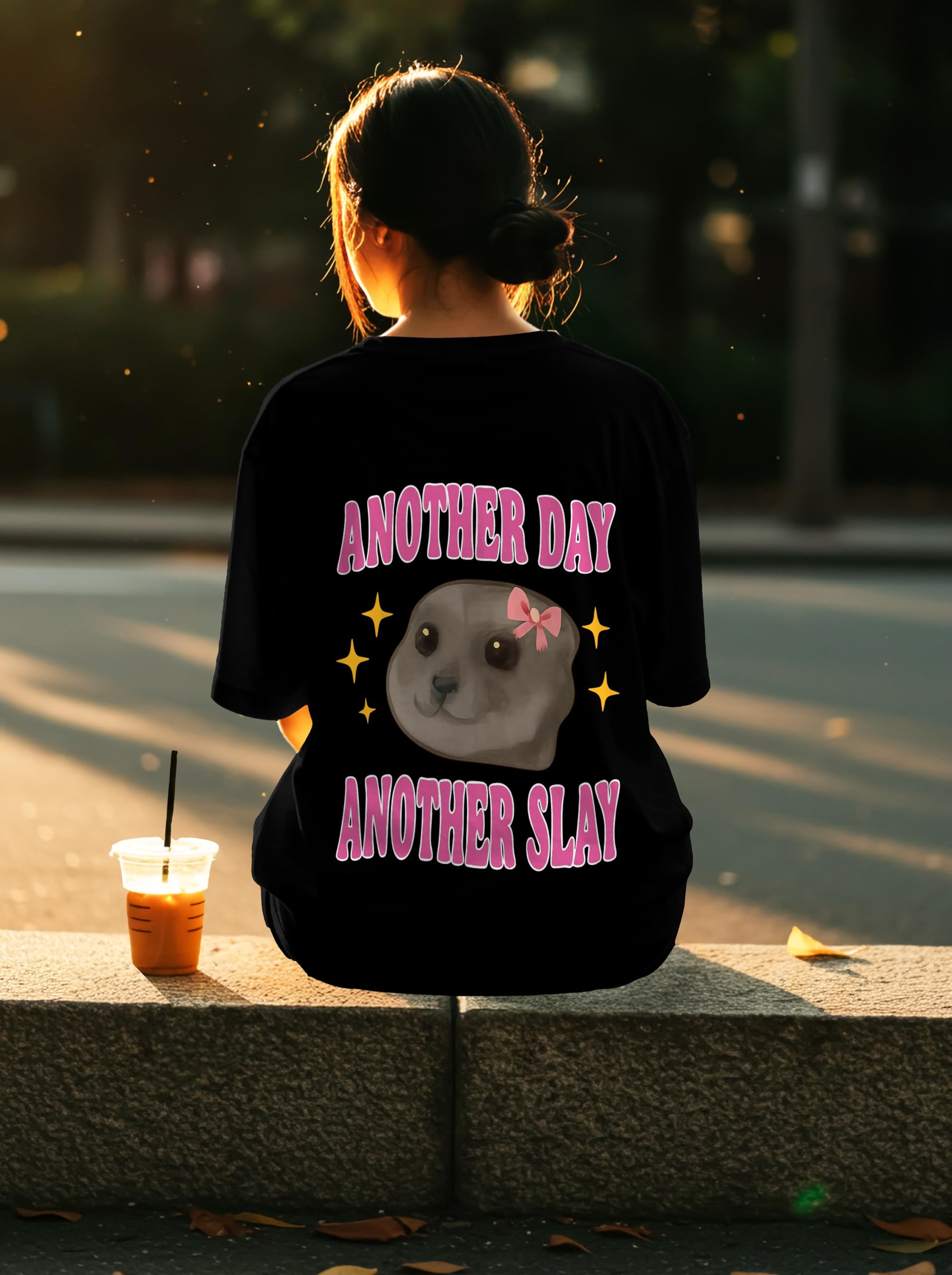 Dagcros Another Day, Another Slay" Simpatica maglietta con meme di sigillo - Maglietta grafica divertente e feroce per ragazze e adolescenti - Camicia per amanti degli animali impertinenti