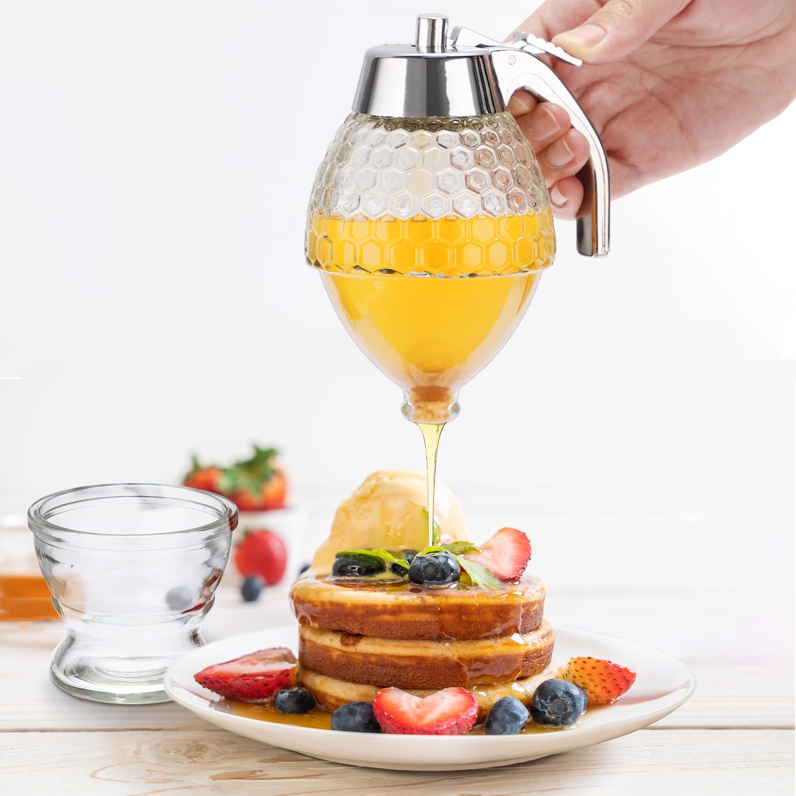 SUMNACON Dispenser per miele in vetro, contenitore per miele con supporto e manico, vaso per miele con dipper, dispenser per syrup, barattoli per miele facili da pulire, per tavolo da colazione