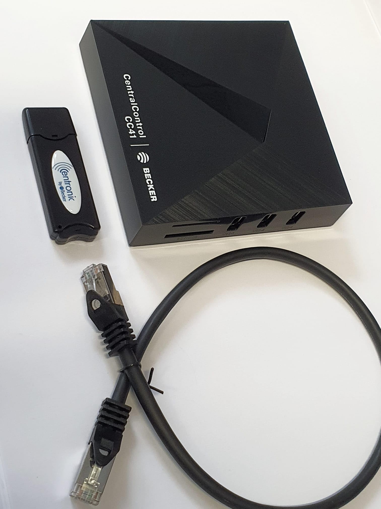 Becker CentralControl CC41 Smart-Home Zentralsteuerung für C-Tronic und C-Tronic Plus (CC41 - inkl. USB-Funkstick Centronic) und TESO-Netzwerkkabel für optimale Datenübertragung