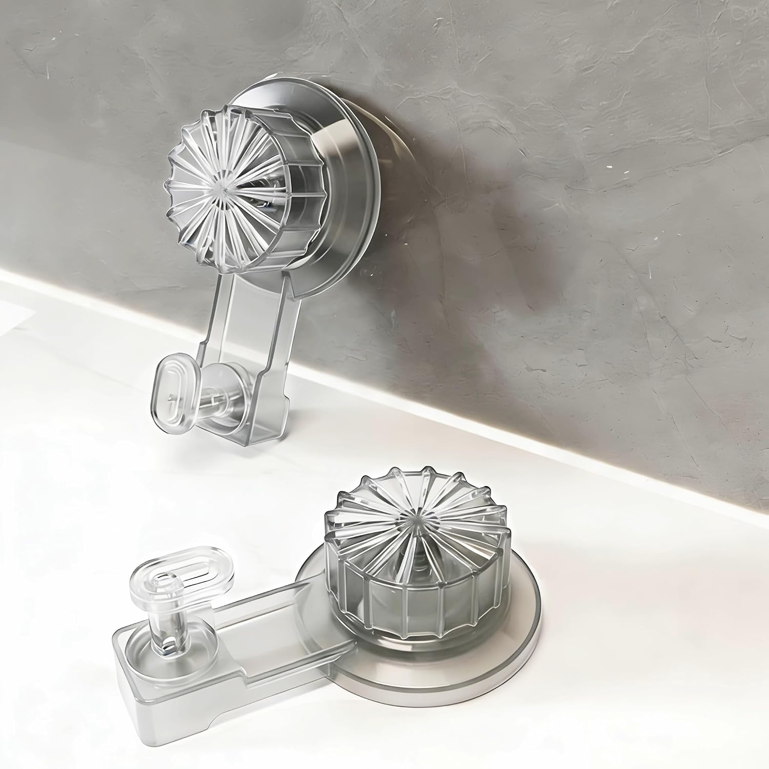 2 Pack Suction Cup Wreath Hanger，Suction Cup Hooks Hanging 15 Lbs，Waterproof Suction Cup Wreath Holder for Windows, Shower, Wreaths，Smooth Doors (Gray, 2) (Gray)