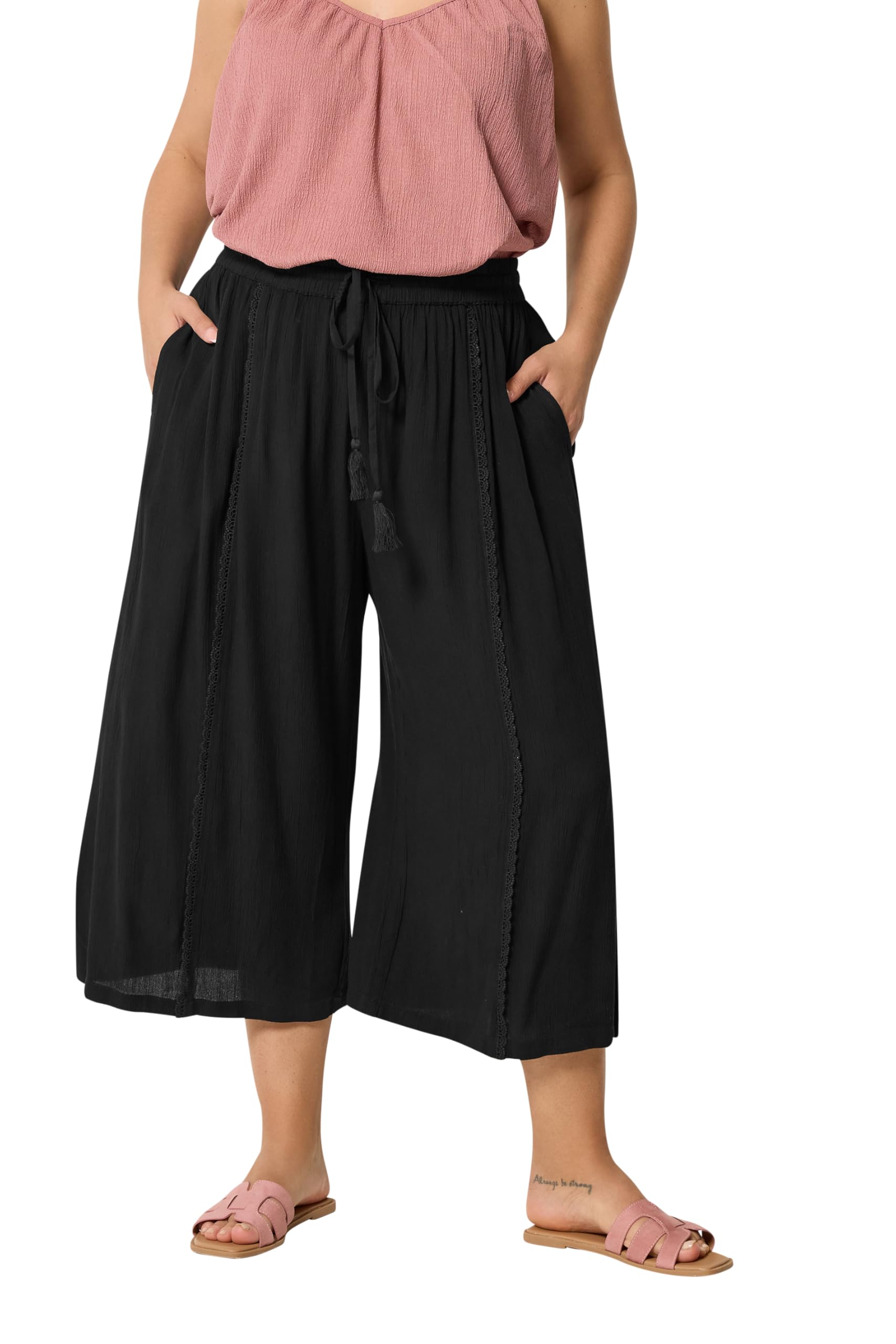 Yours Women's Black Scallop Trim Crinkle Cropped Trousers In | : 22/24