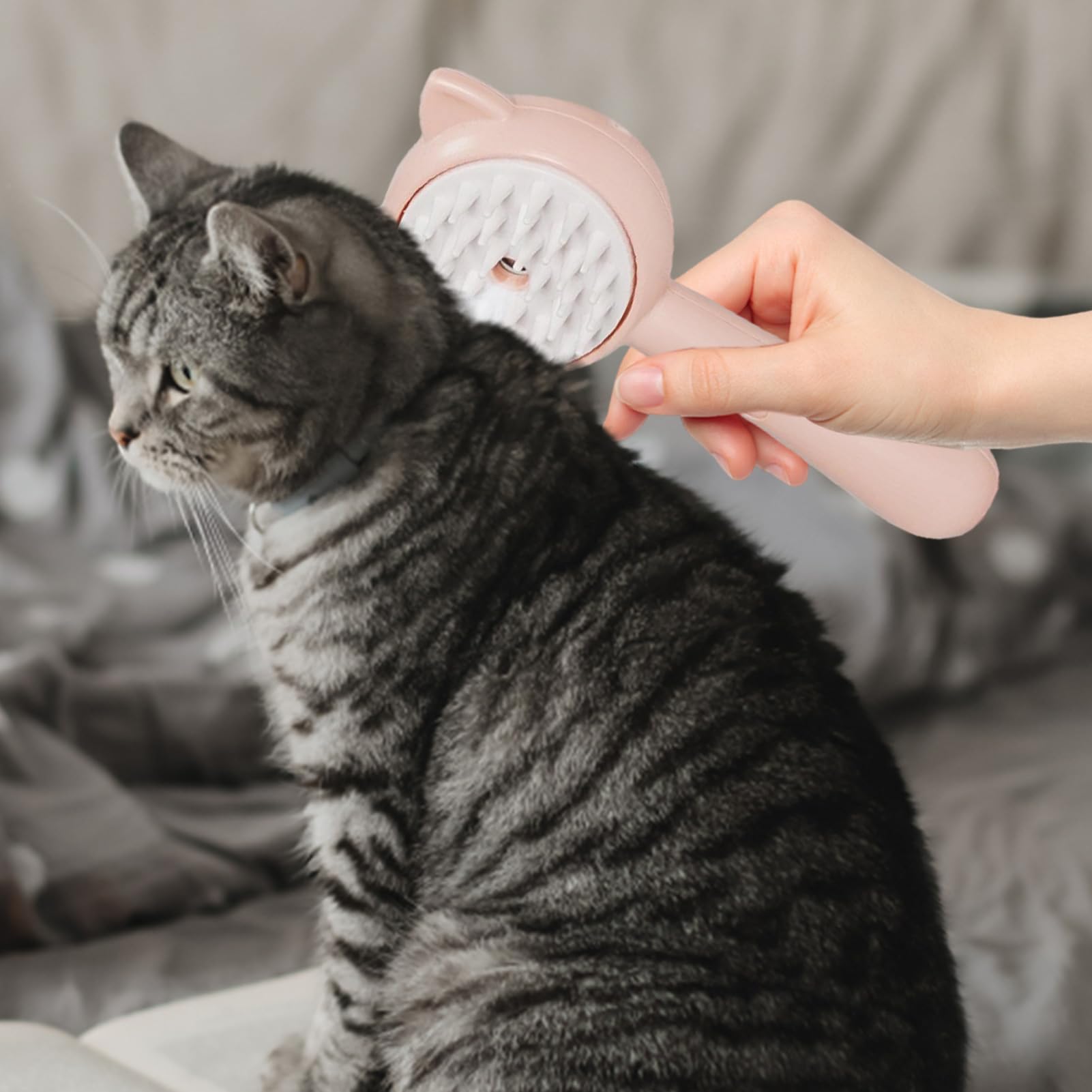 Steamy Cat Brush – Stoom Borstel Voor Katten En Honden – Ontharen, Massage, Opwarmfunctie – Oplaadbaar, Wit/paars, 12,5 Cm
