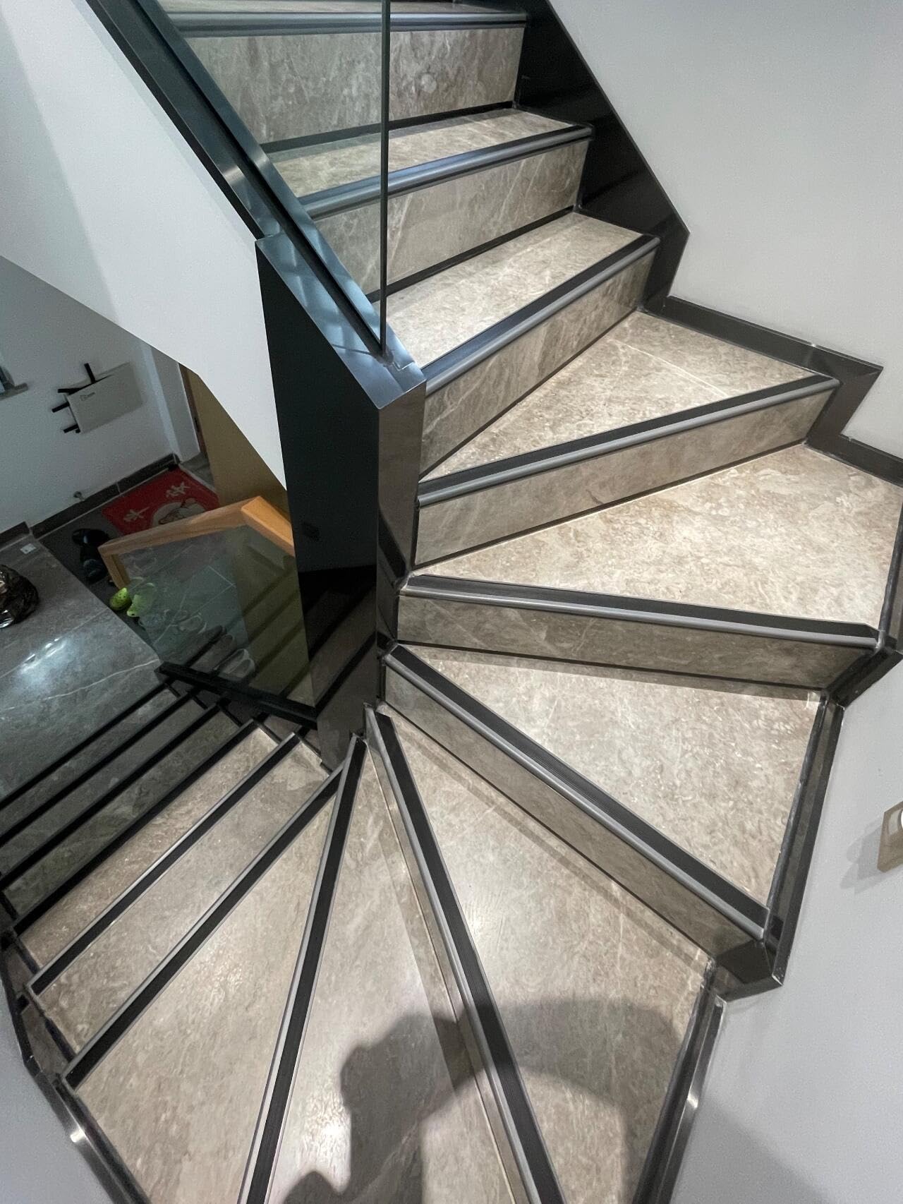 Wodoodporna aluminiowa listwa na nos na podczerwień z otworem na światło LED, antypoślizgowy ochraniacz Ed na schody, bieżniki - 5 sztuk, osłona podświetlenia 140 cm / 55in do kina, hotelu, domu