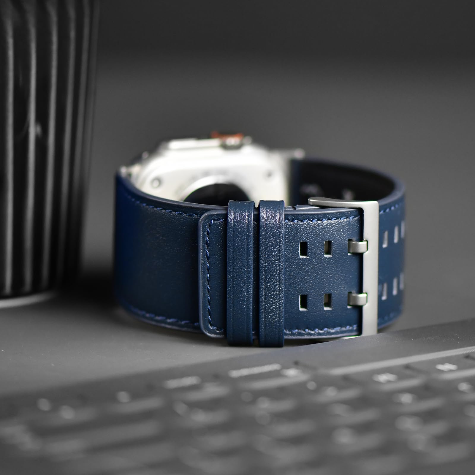 Tefeca Dual Series Bracelet de rechange compatible avec Apple Watch/Apple Watch Ultra (cuir bleu avec adaptateurs argentés, 49/45/44/42 mm)