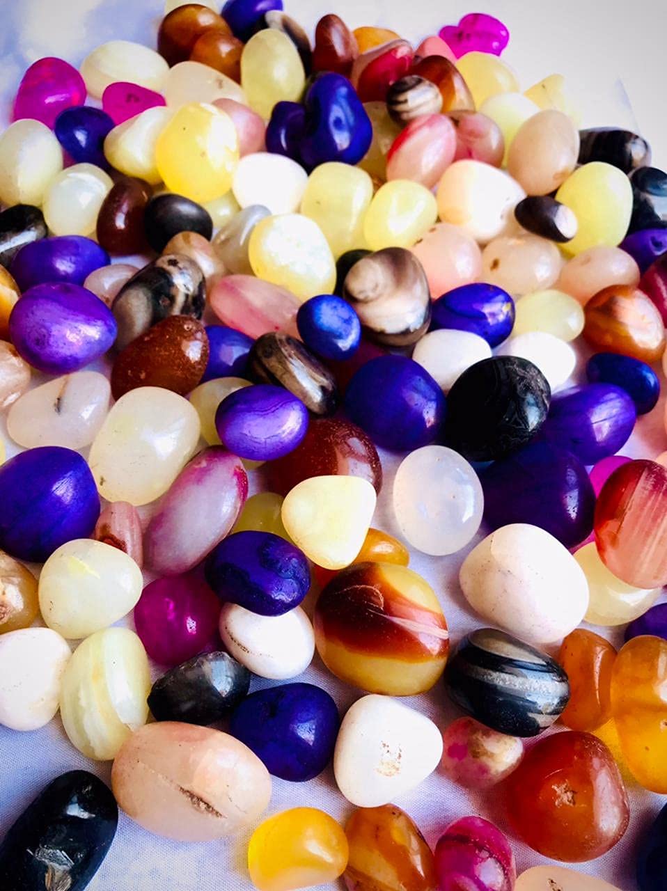 Anilus Mixed Onyx Pebbles for Decoration - Pebbles Stones for Fish Tank Aquarium, Fountain, Table Decor - Decorative Stones and Pebbles for Home/Garden Decor (900 Grams, Miixed Onyx)-image-17