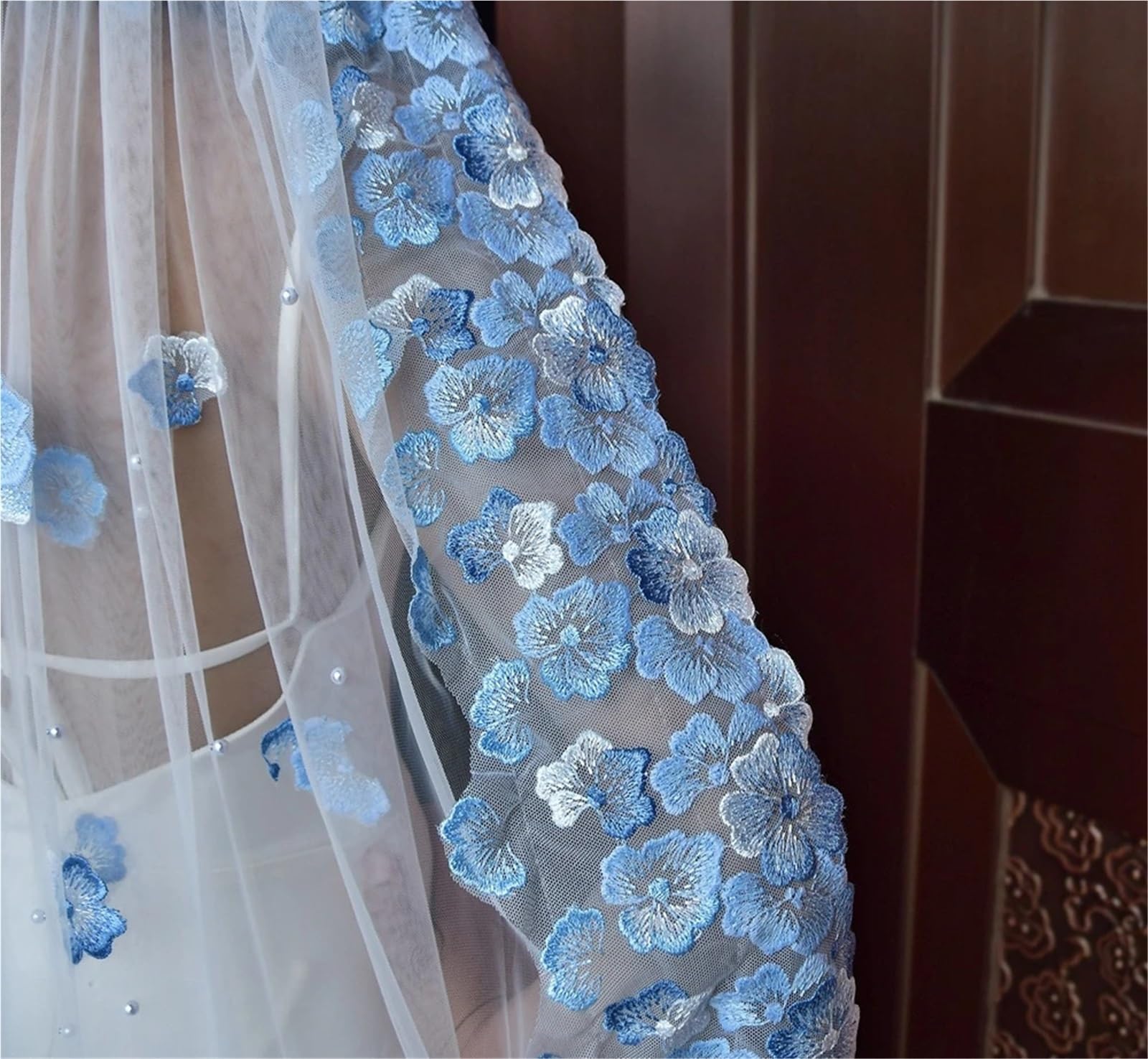 Brautschleier Braut Blumenstickerei Blaue Blume Wald Fantasy Reisefotografie Schleier Hochzeit Brautschleier