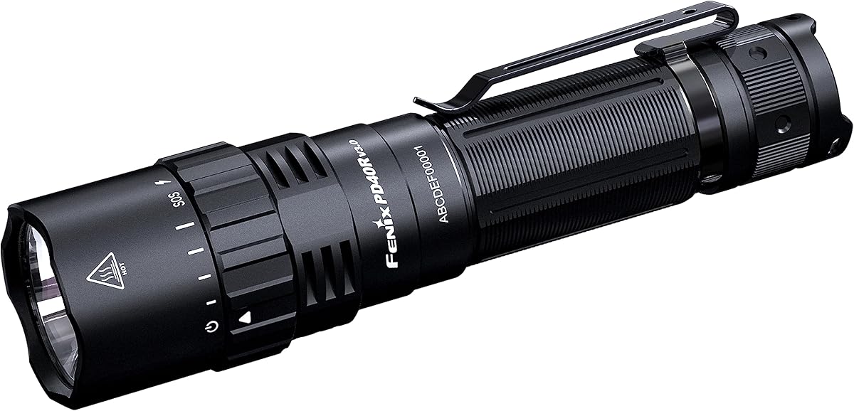 FENIX PD40R v3.0 wiederaufladbare Taschenlampe mit großer Reichweite, Schwarz