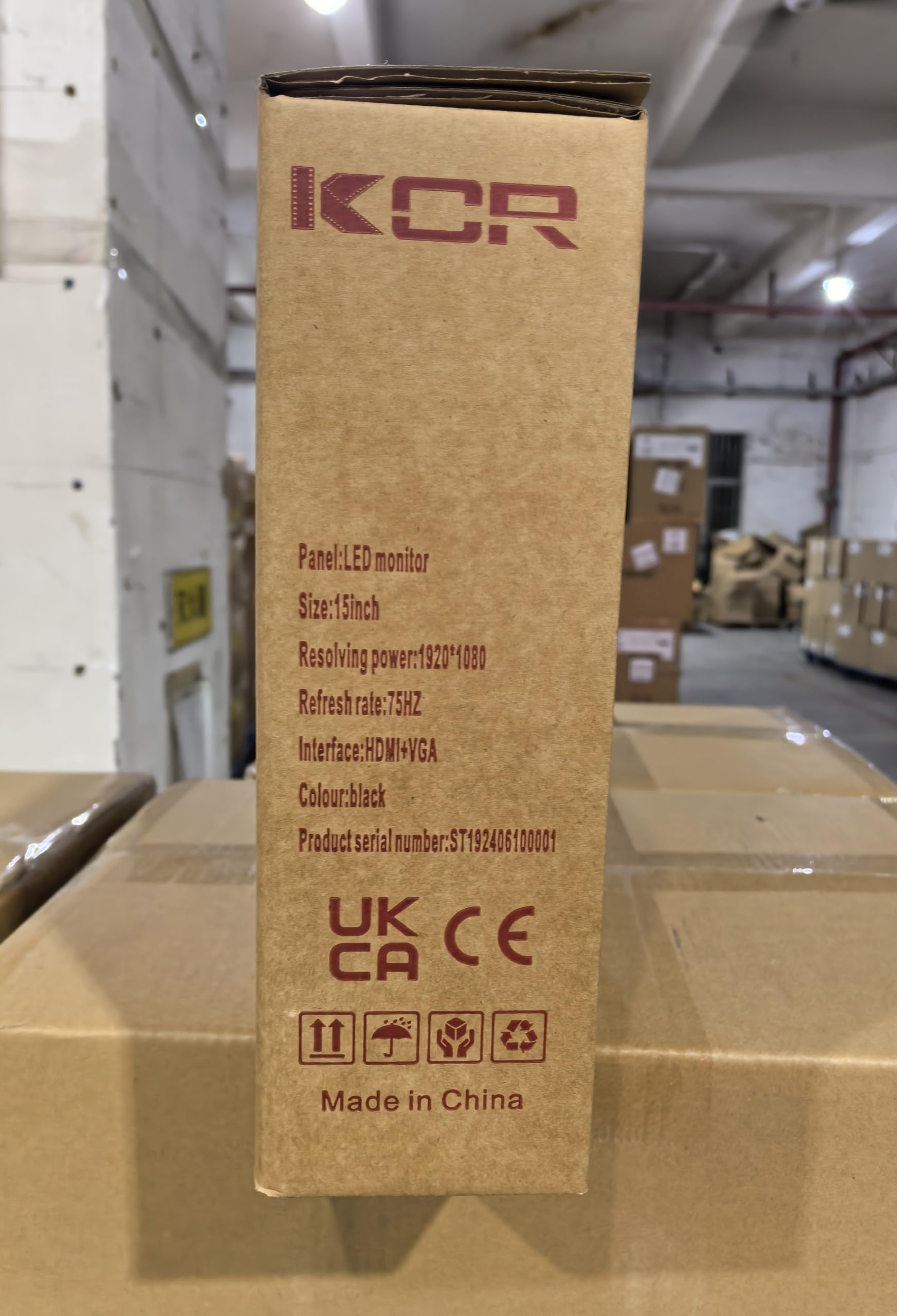KCR Moniteur LED 15 Pouces, 1920 * 1080 | Entrées HDMI et VGA, Haut-parleurs intégrés, Temps de réponse 5ms, Montage VESA