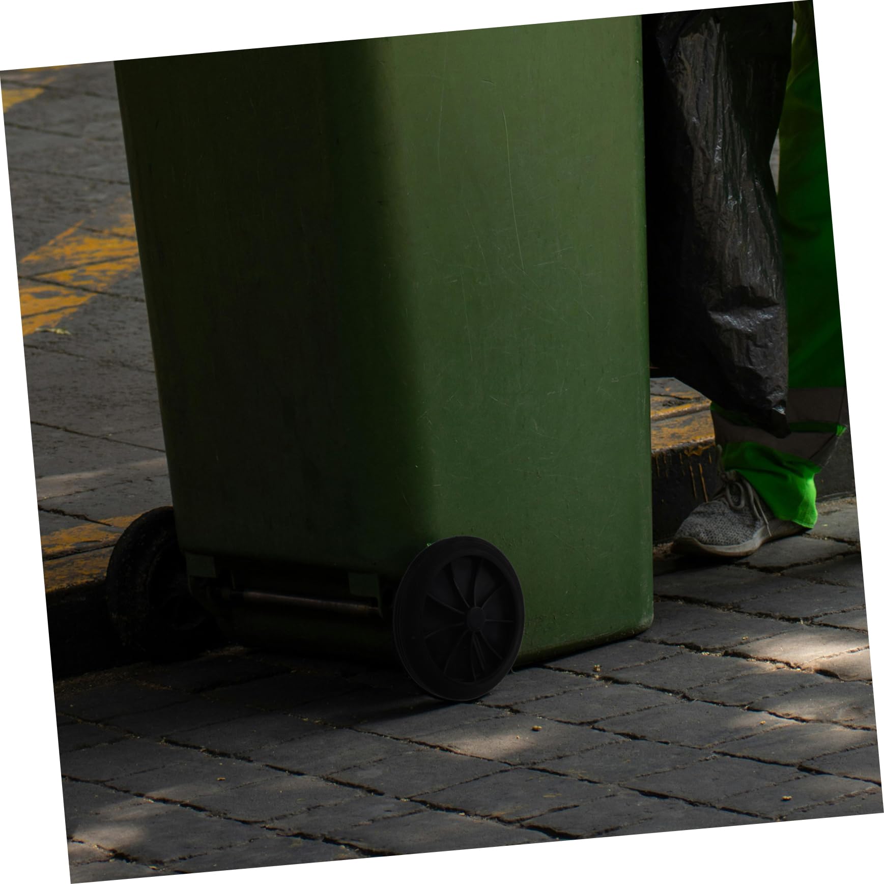 GLEAVI Coppia di 2 Ruote di Ricambio in Plastica Nere per Pattumiera da Esterno, Compatibili Asse Fino a 2,2cm, Garantiscono Equilibrio e Migliorano la Mobilità del Contenitore Rifiuti