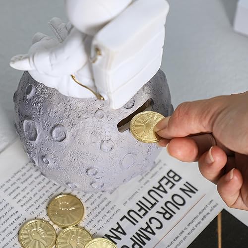 Vista 6 de Estatuas de astronauta y planeta escultura ornamento de escritorio Accesorios de escritorio Decoración de mesa Monedas Banco, Sentado Oro