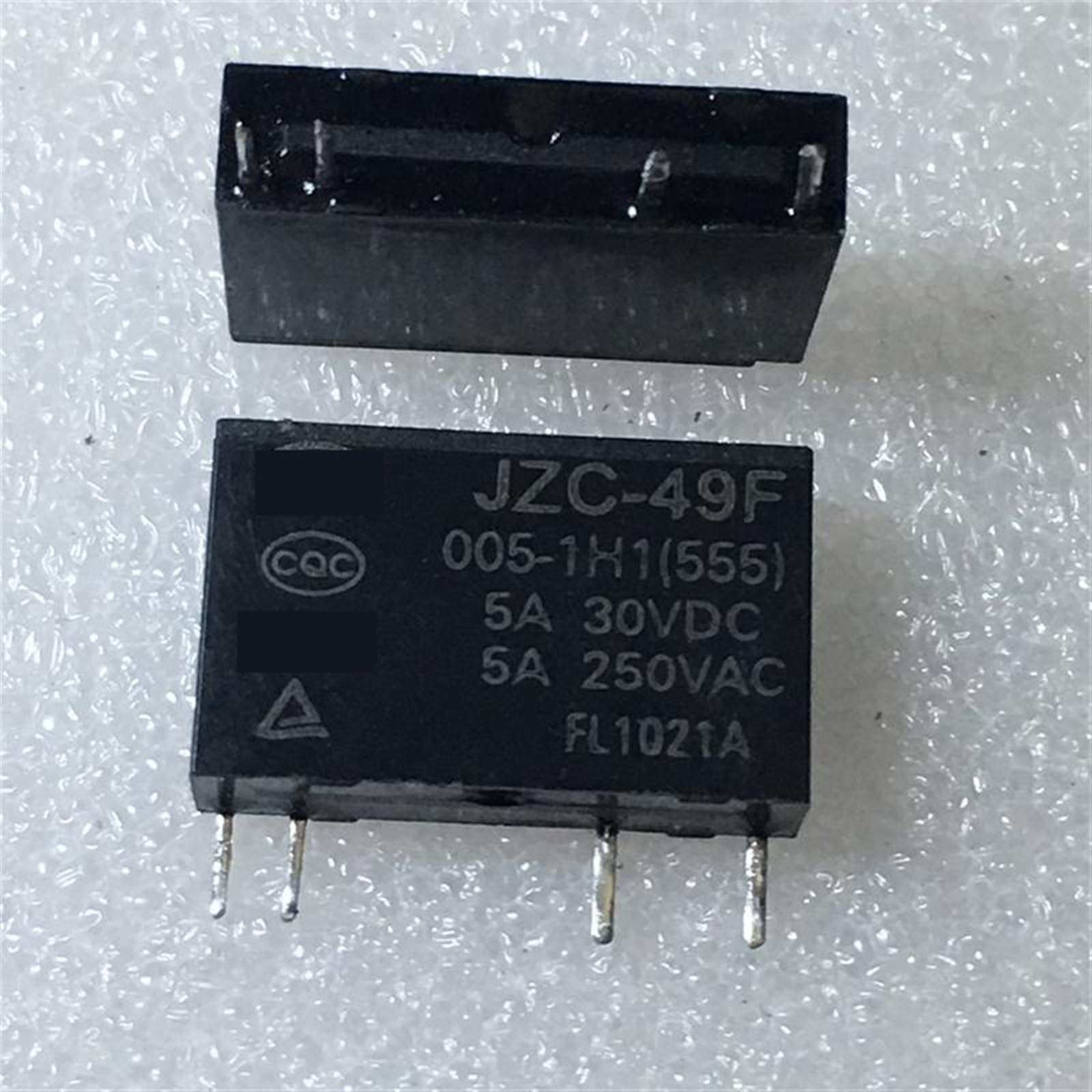Relais JZC-49F-005-1H1 5V à 4 broches avec commutation stable de 5A - 2