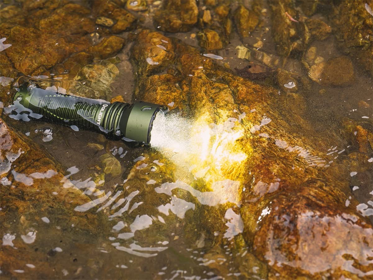 OLIGHT Javelot Mini Linterna LED compacta, alcance 600m interruptor trasero 1000 lm