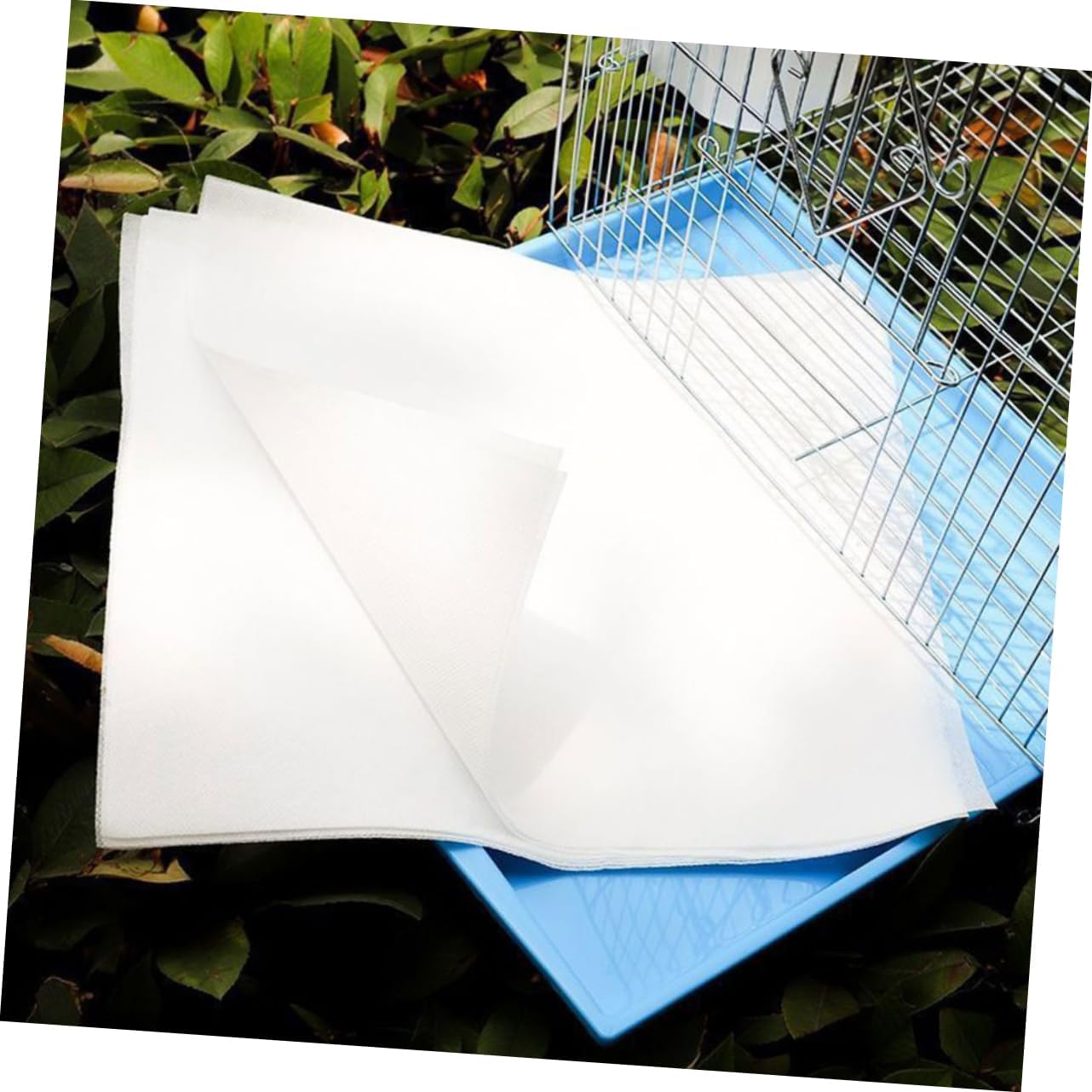 SUPVOX 100pcs Disposable Parrot Cage Paper Liners Absorbent Urine Mats for Bird Cages Thickened Disposable Pads for Easy Cleaning and