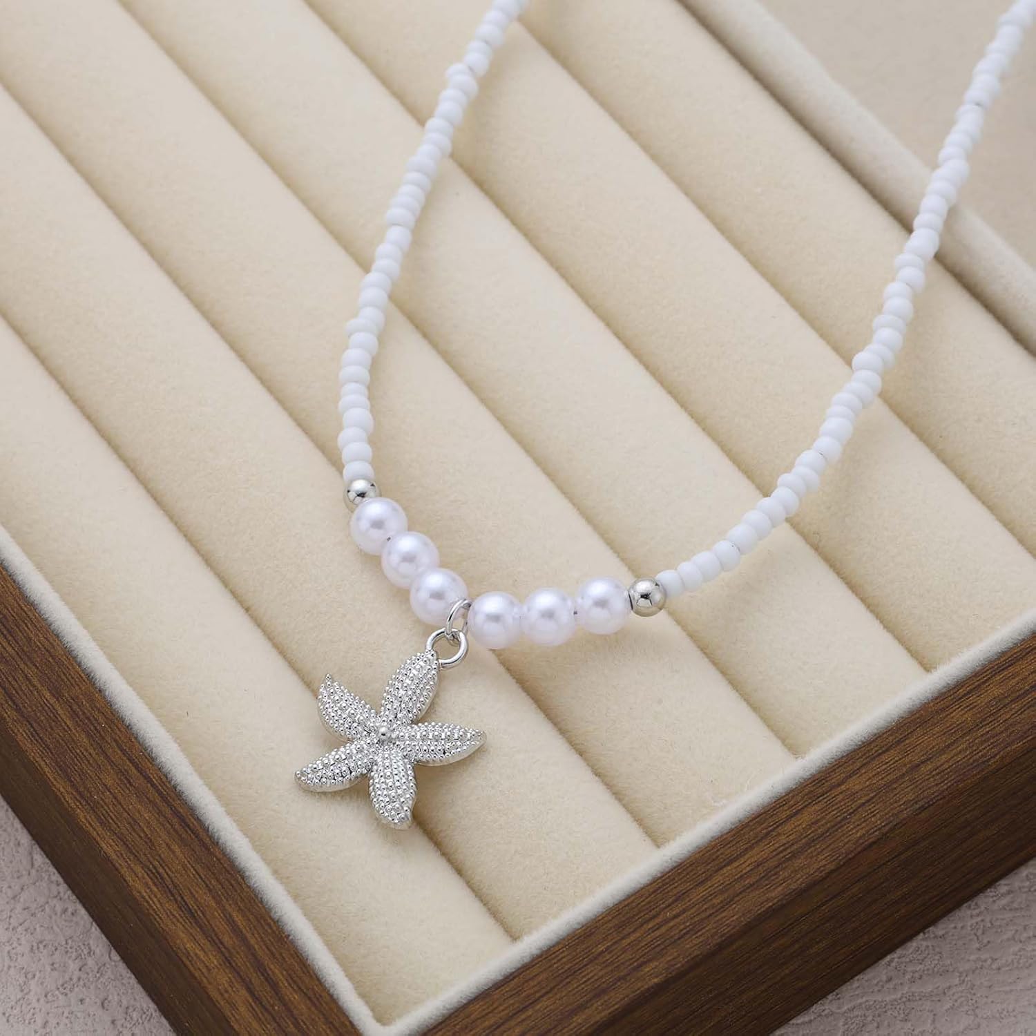 Boho Pearl Beaded Choker Necklace White Seed Bead Necklace Gold Starfish Pendant Necklaces Pearl Rice Beaded Chain Necklaces Jewelry for Women - Image 4