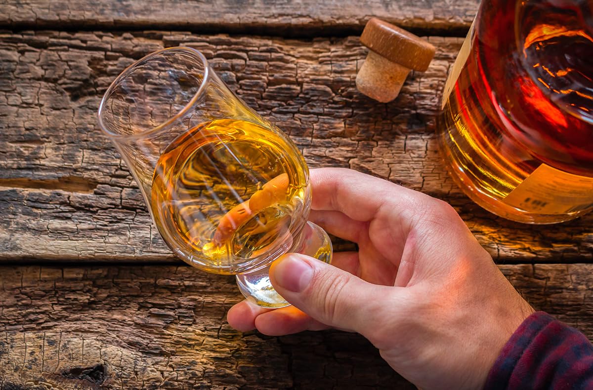 JOCHEN SCHWEIZER Geschenkgutschein: Rum Tasting Hamburg (7 Premium Sorten)