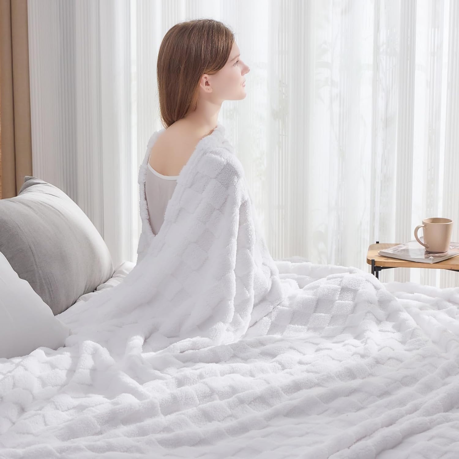 NEWCOSPLAY Super Soft Twin Blanket White Premium Silky Flannel Fleece 3D Checkered Lightweight Bed Blanket All Season Use (White Checkered, Twin(60"x80")) - Image 2