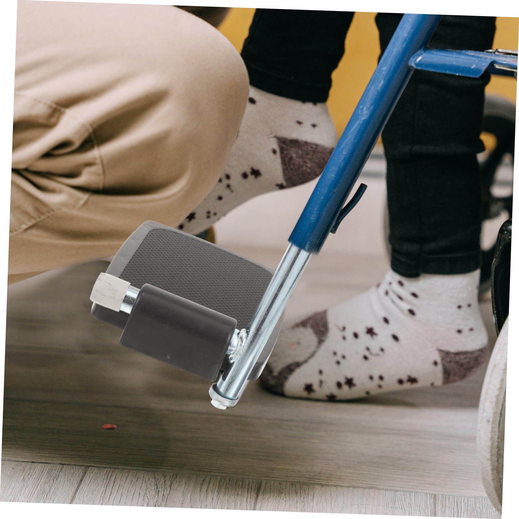 PACKOVE Reposapiés Elevable para Silla de Ruedas Pedal Resistente y Soporte Engrosado para Personas Mayores Color Aleatorio